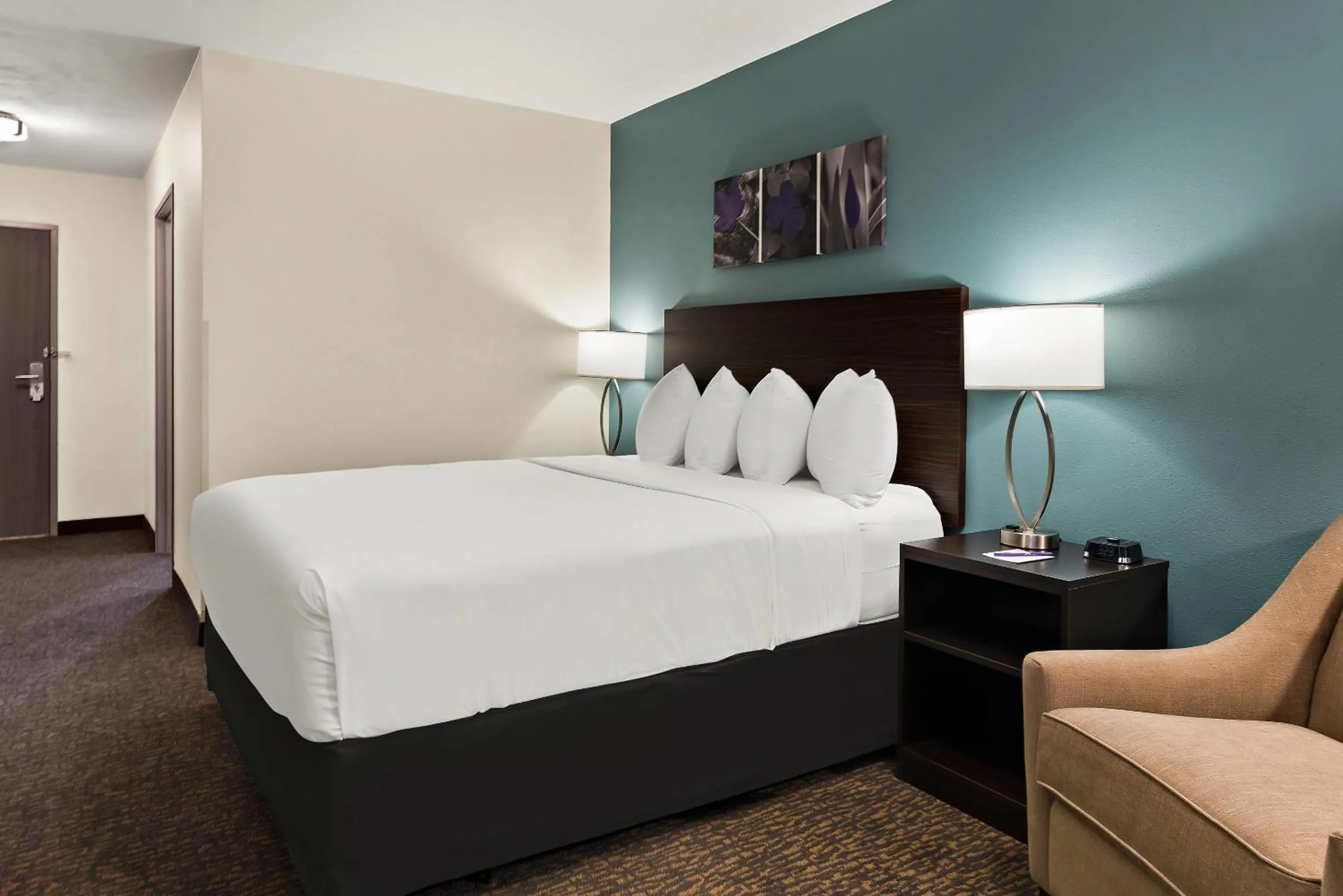 Bed in Sleep Inn Kelso Longview