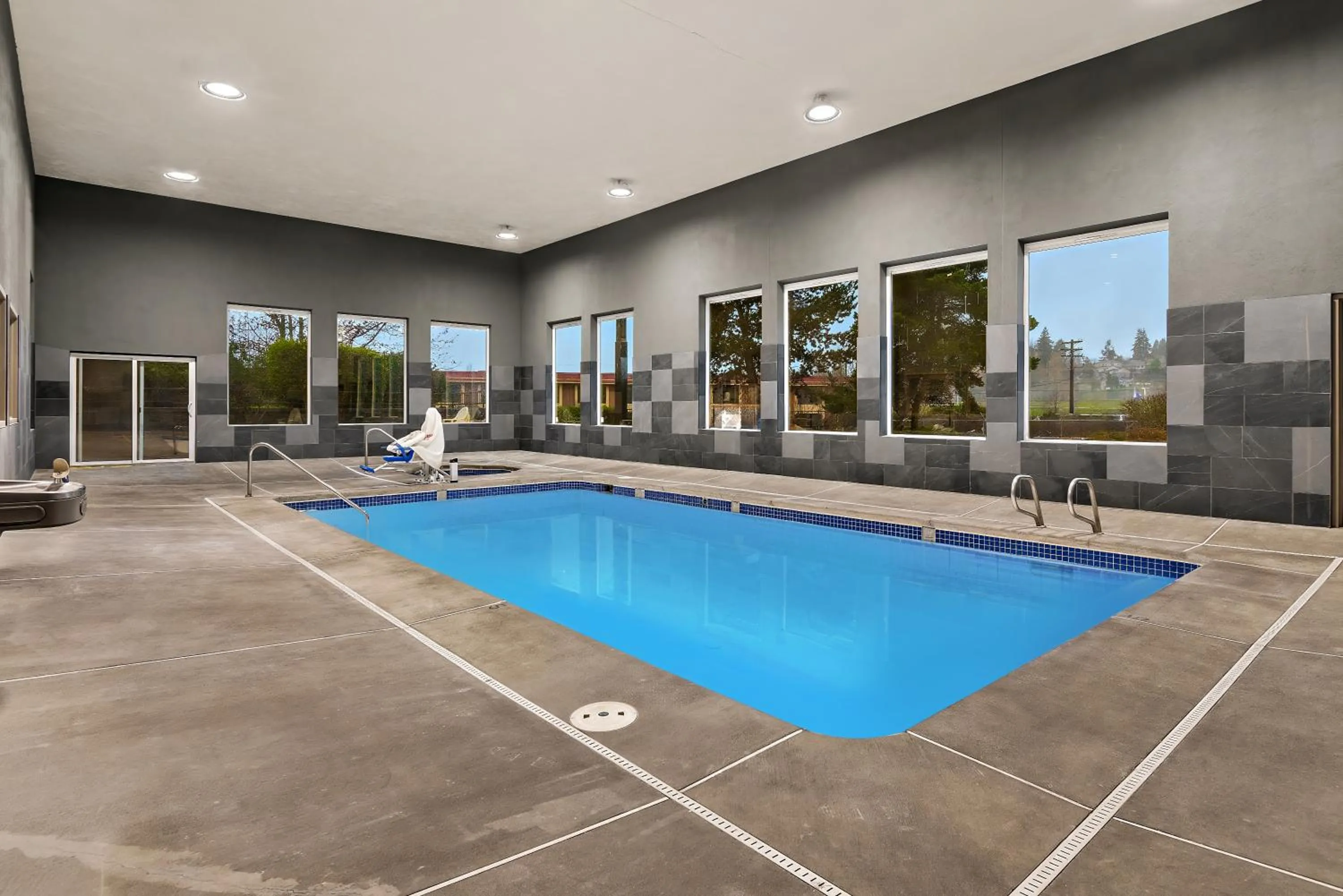 Swimming pool in Sleep Inn Kelso Longview