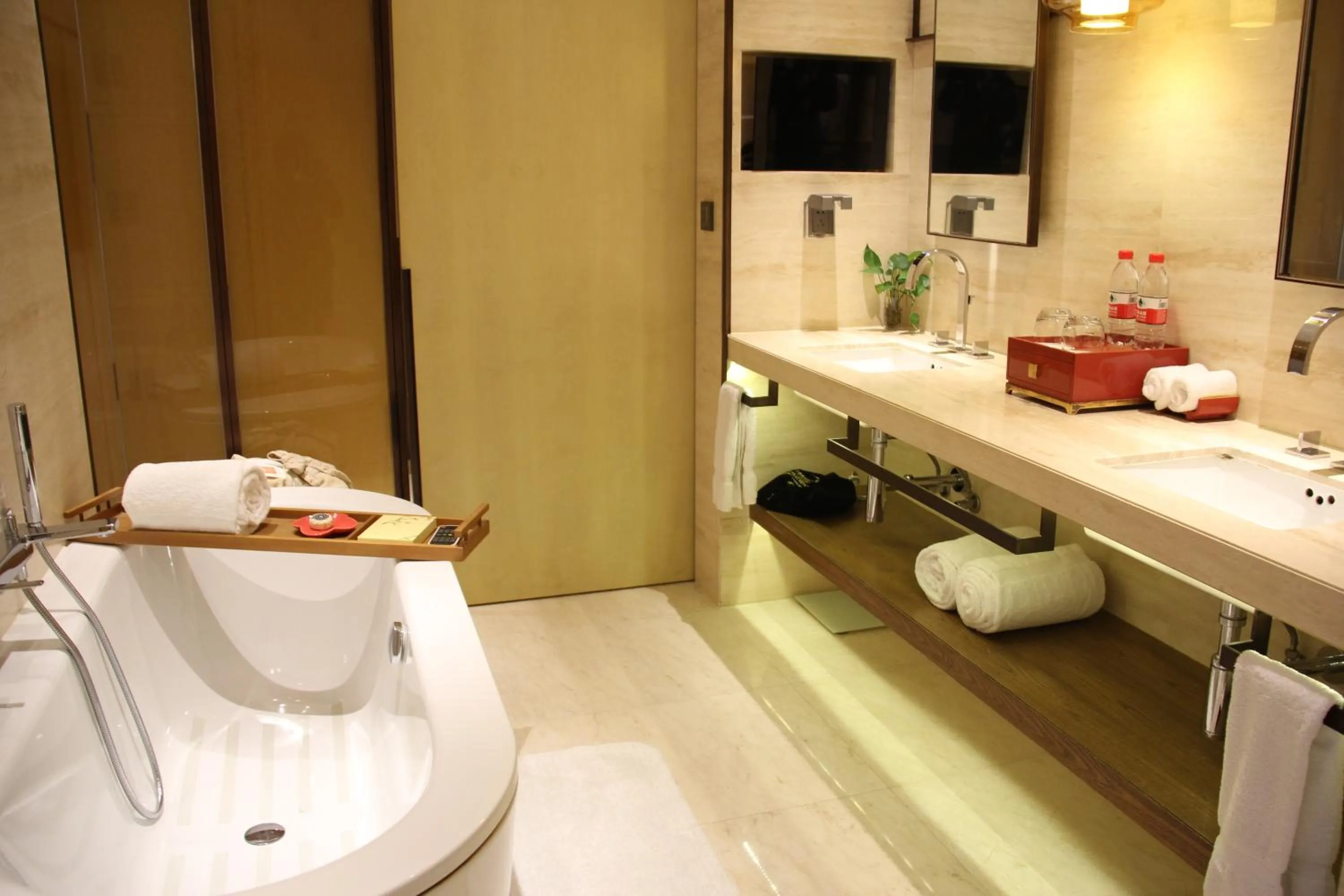 Bathroom in HUALUXE Shanghai Twelve At Hengshan