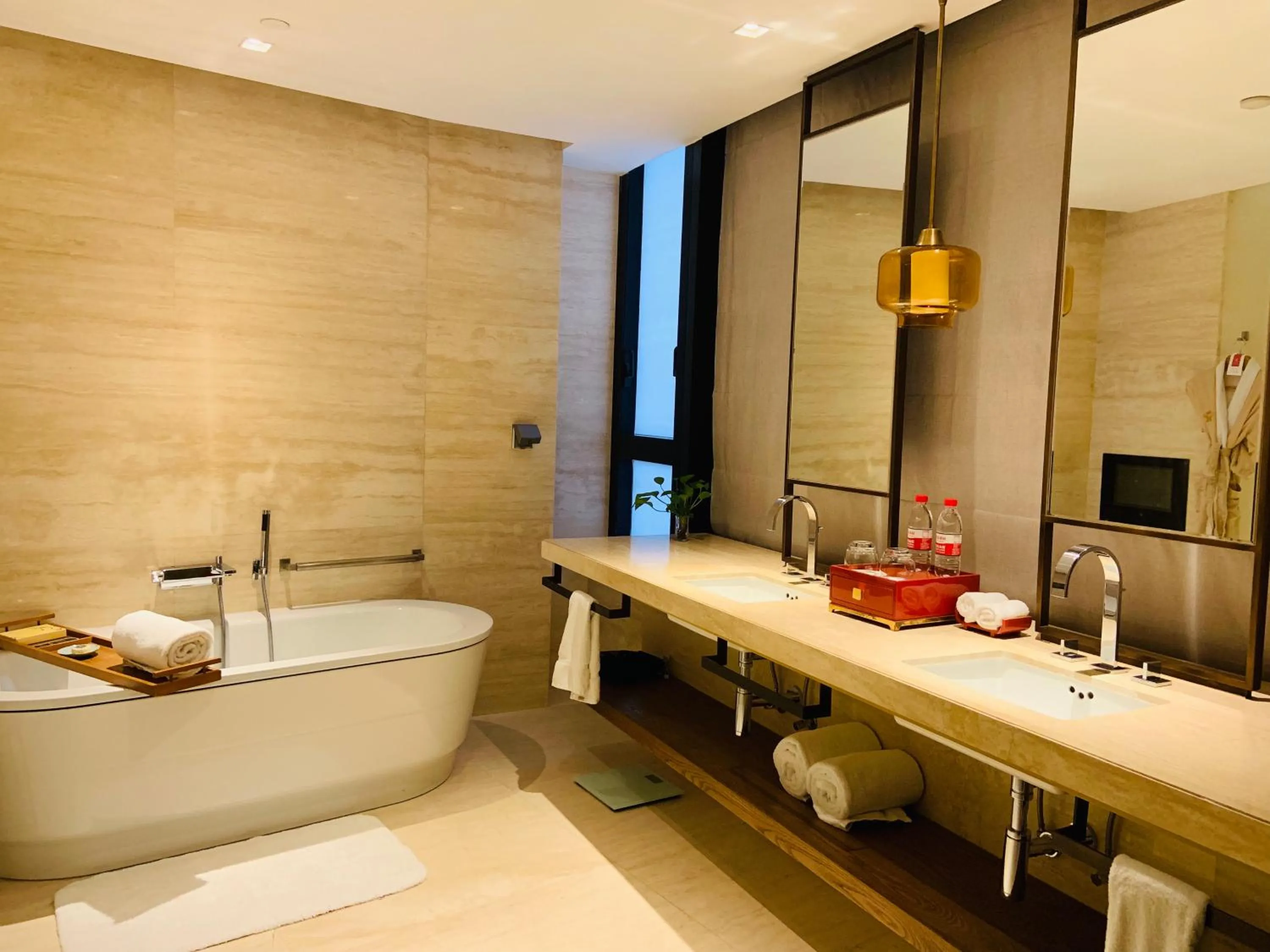 Toilet in HUALUXE Shanghai Twelve At Hengshan