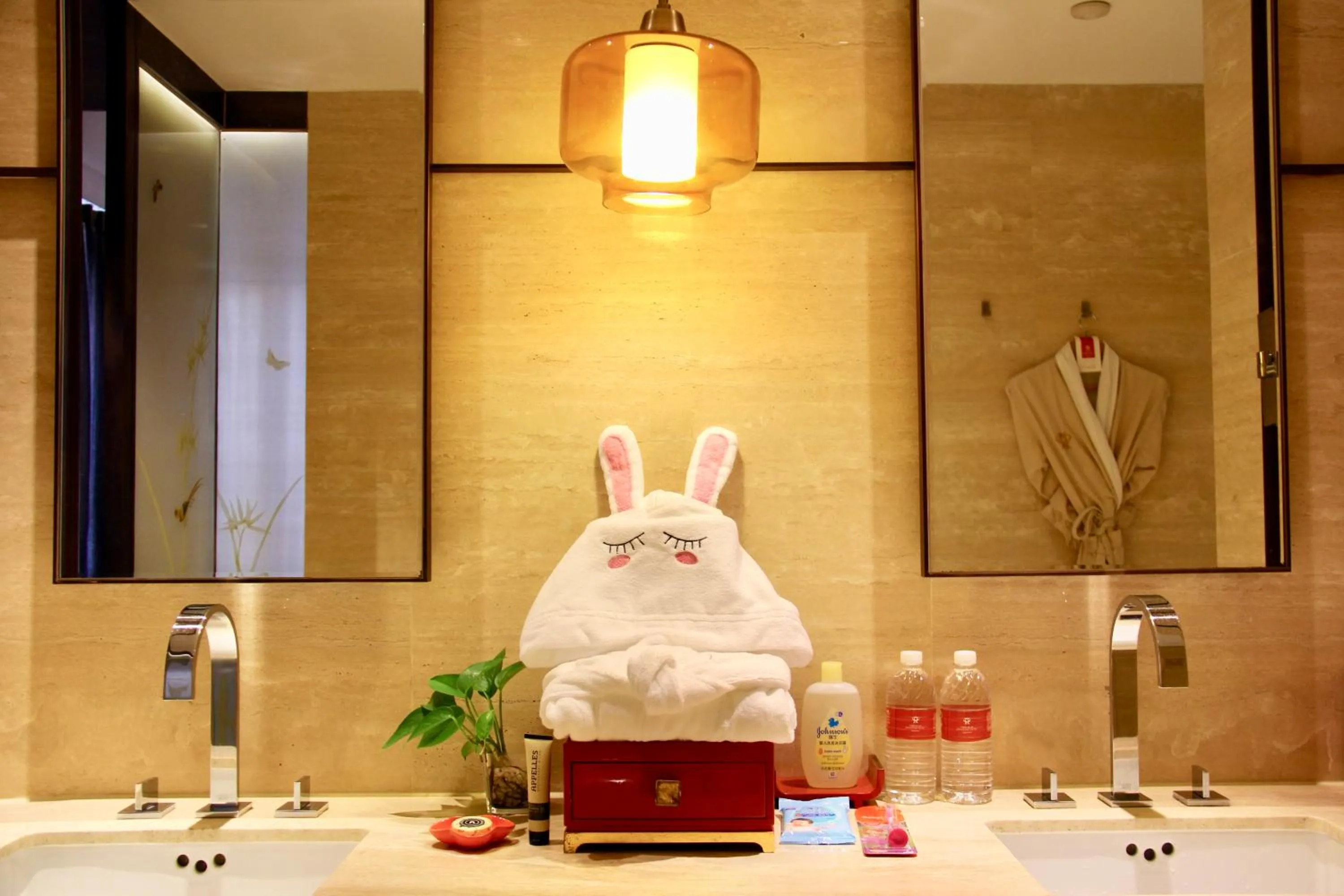 Area and facilities in HUALUXE Shanghai Twelve At Hengshan