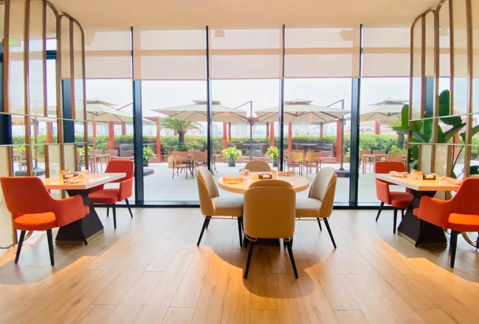 Restaurant/places to eat in HUALUXE Shanghai Twelve At Hengshan