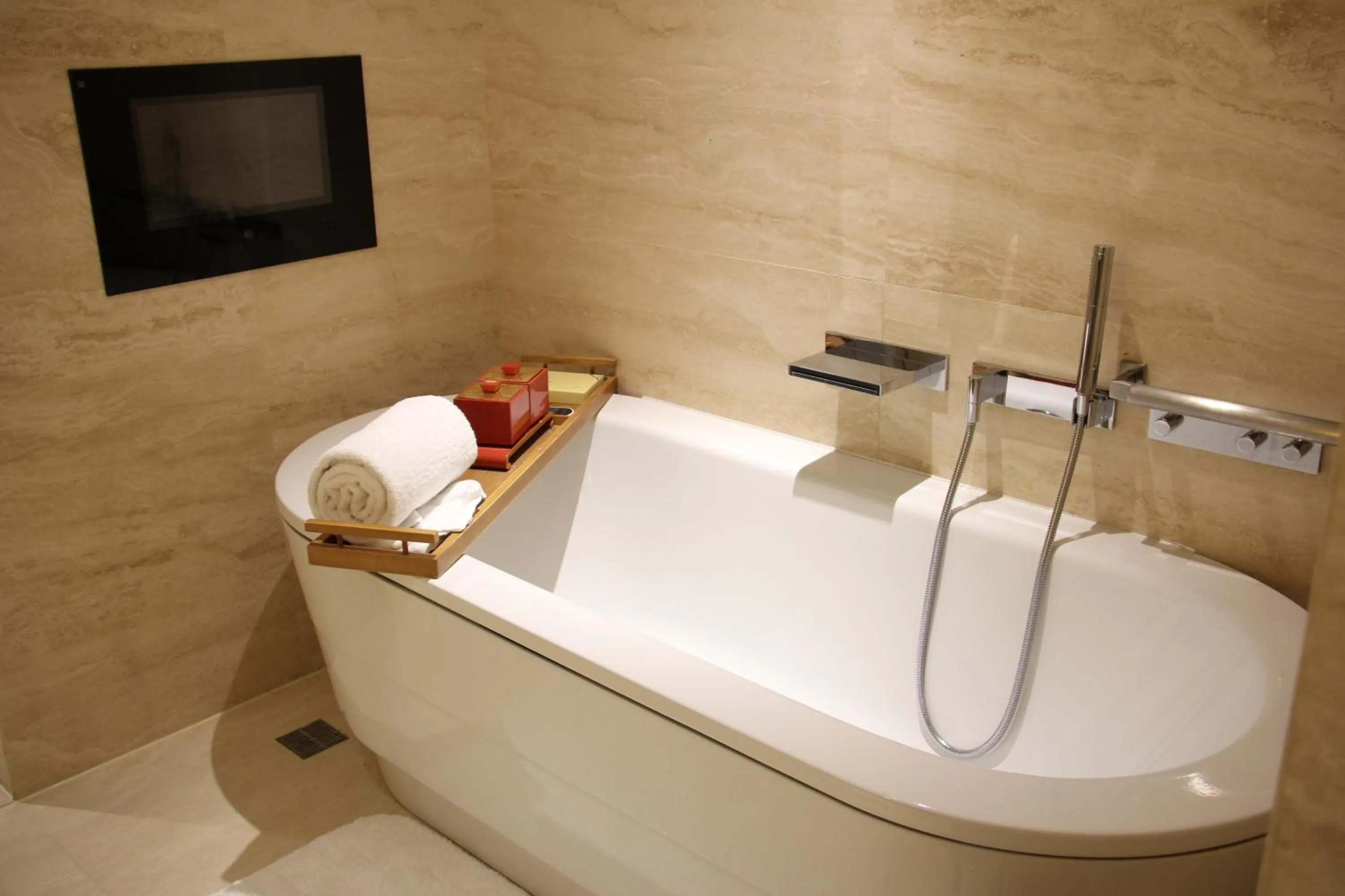 Bath in HUALUXE Shanghai Twelve At Hengshan