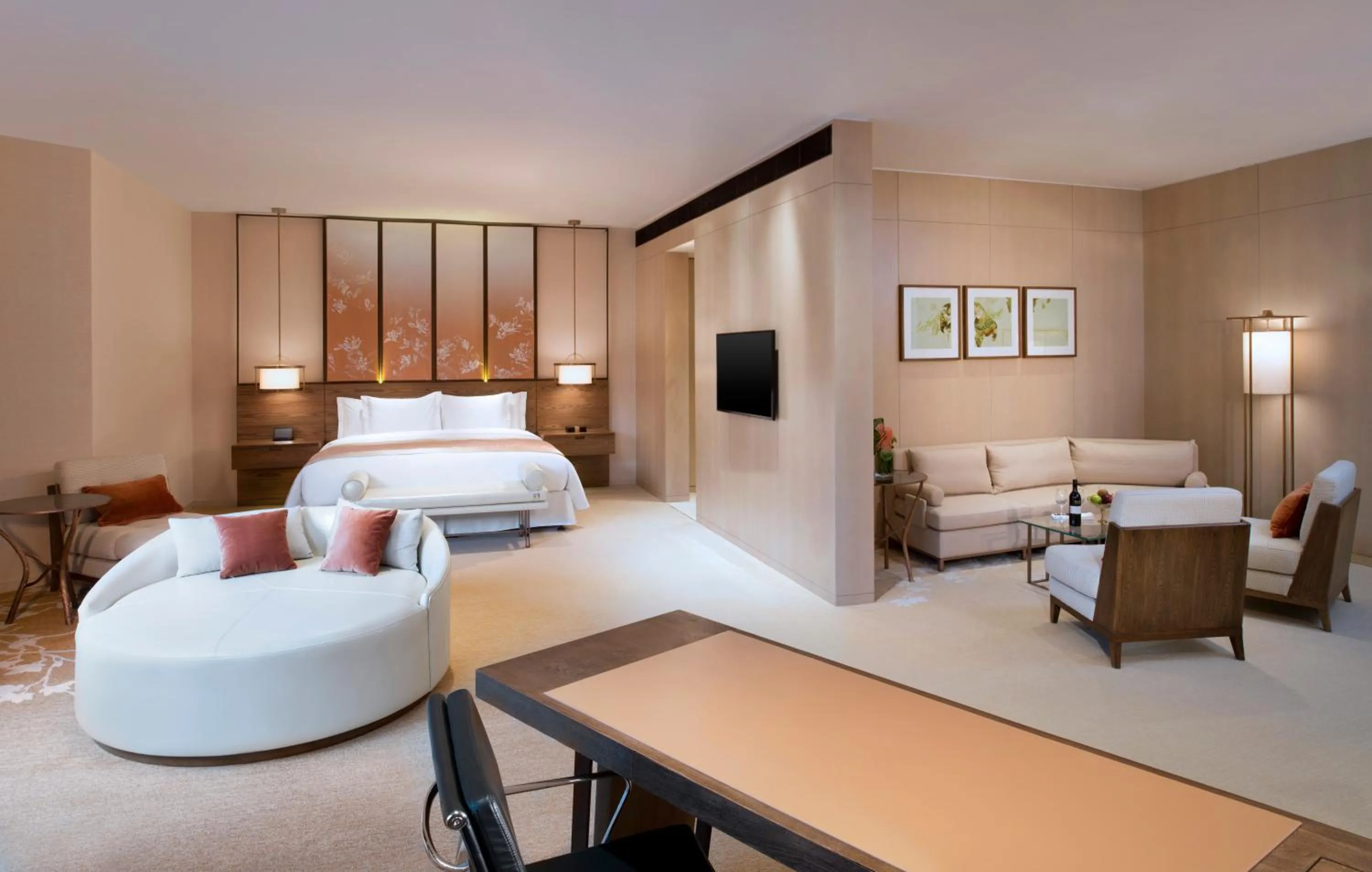 Property building, Bed in HUALUXE Shanghai Twelve At Hengshan