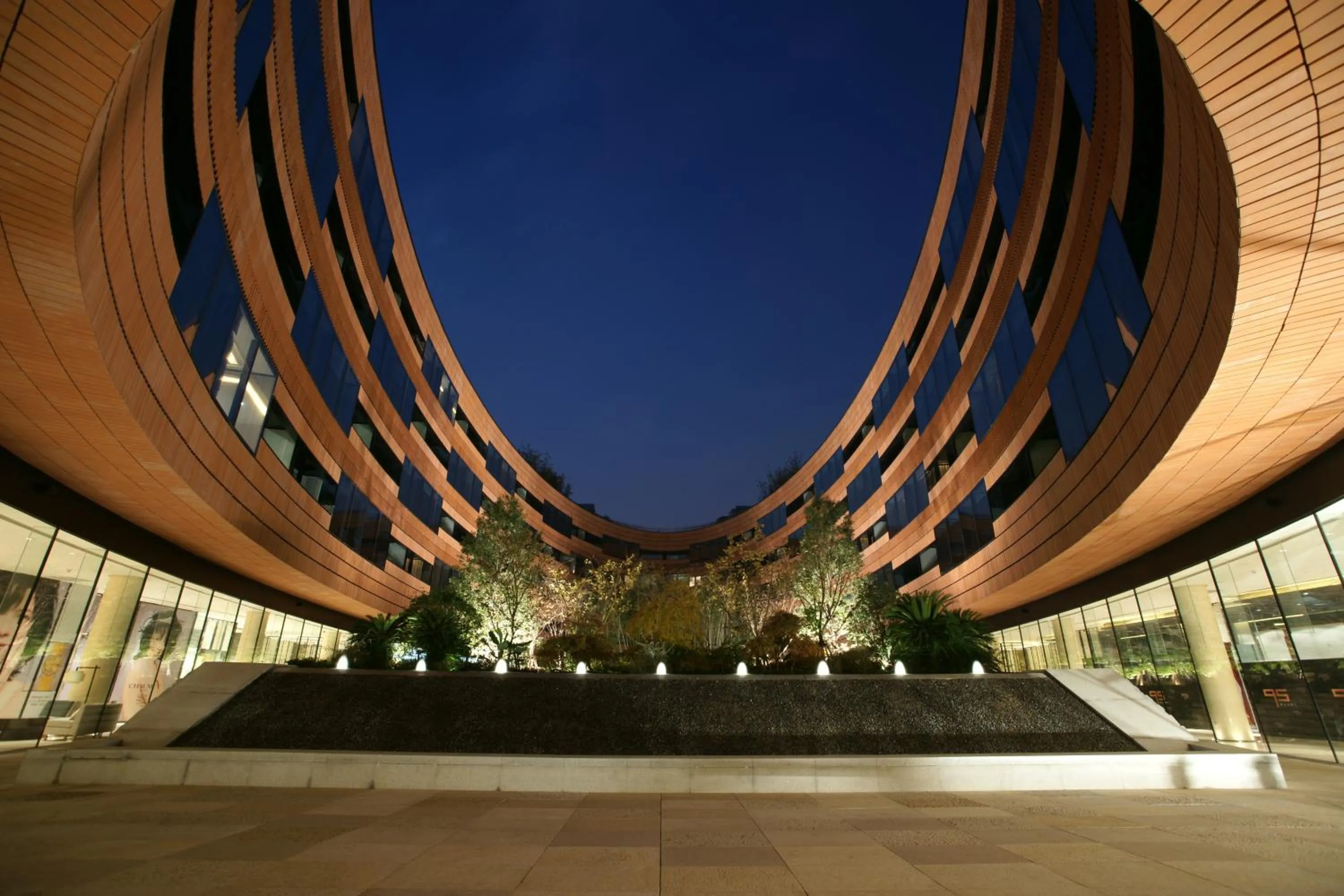 Night in HUALUXE Shanghai Twelve At Hengshan