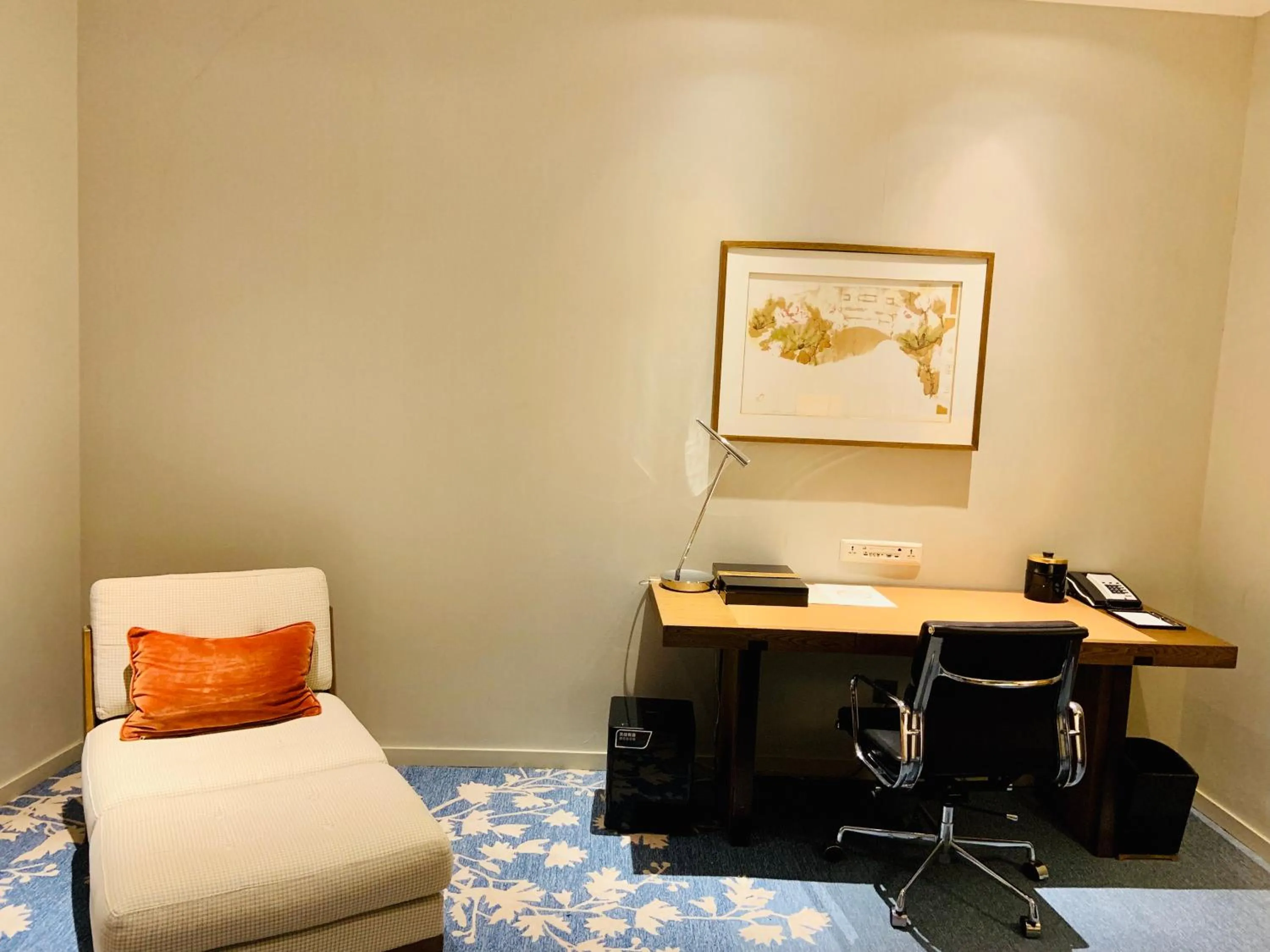 Living room in HUALUXE Shanghai Twelve At Hengshan