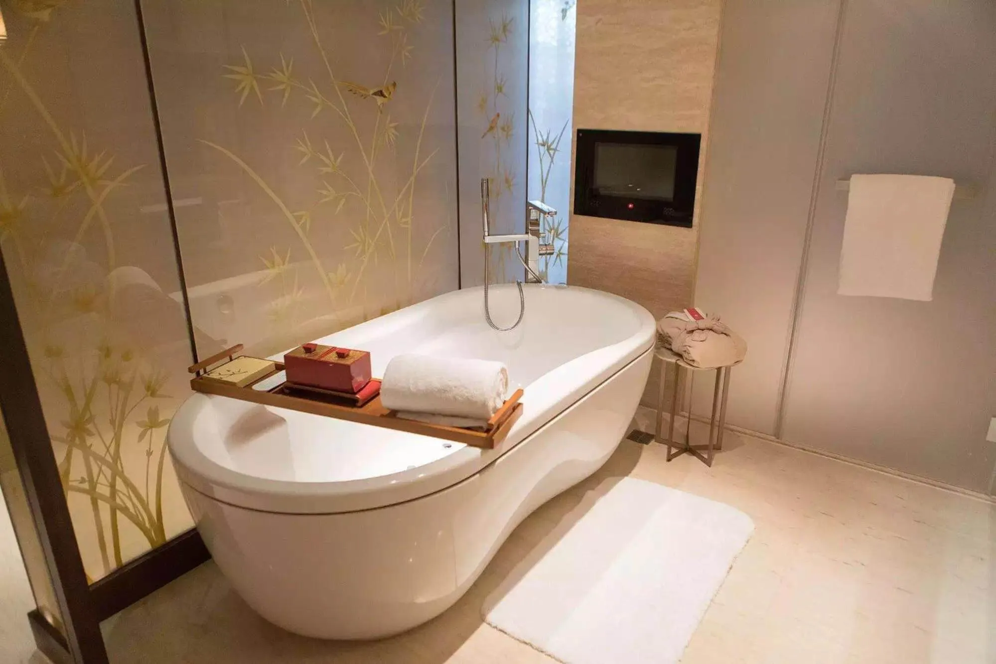Bathroom, Bed in HUALUXE Shanghai Twelve At Hengshan