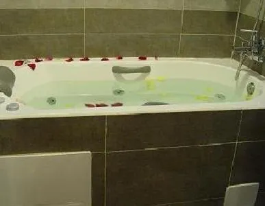 Bathroom in Gau Shan Ching Hotel