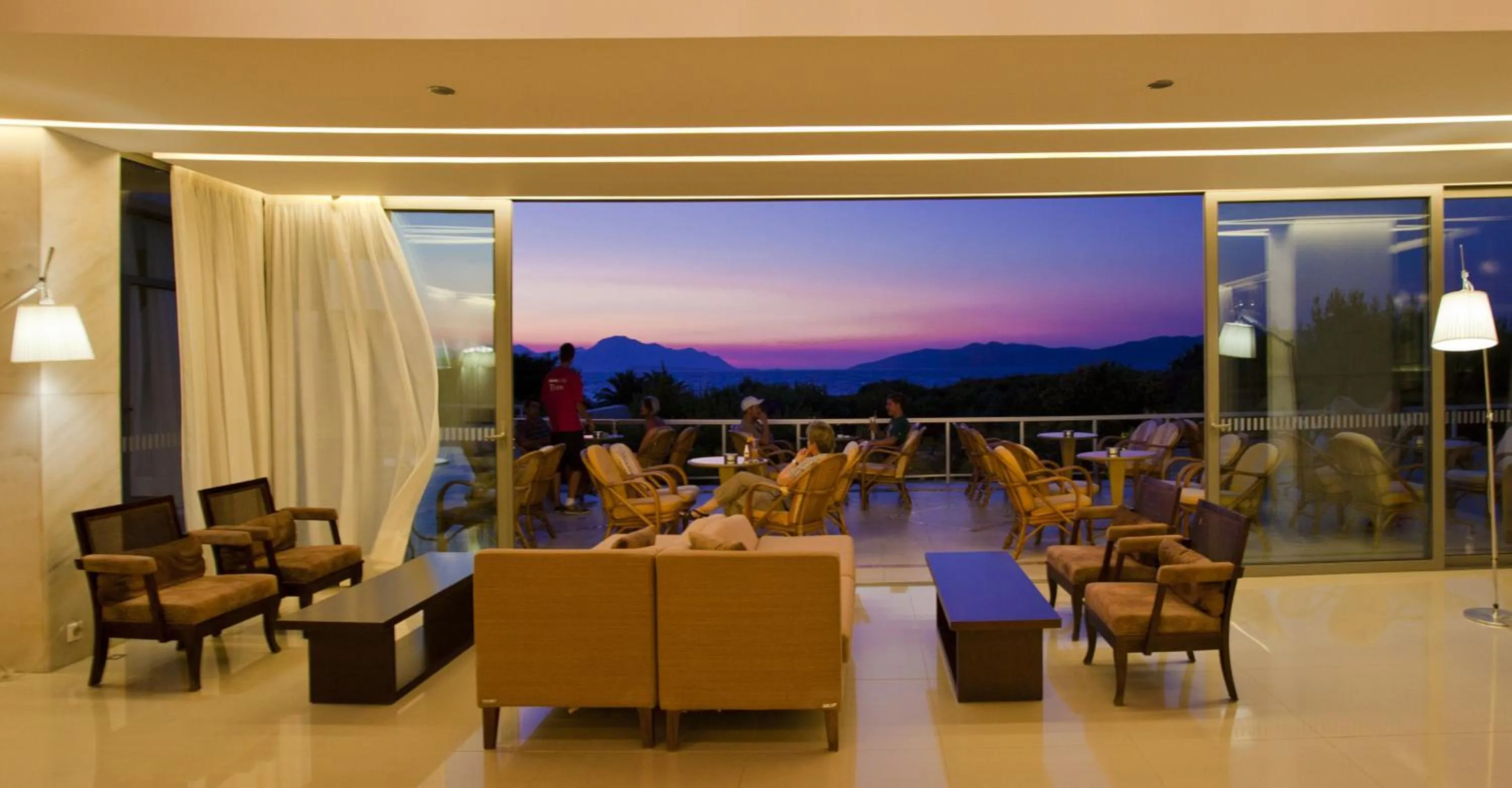 Restaurant/places to eat in Caravia Beach Hotel