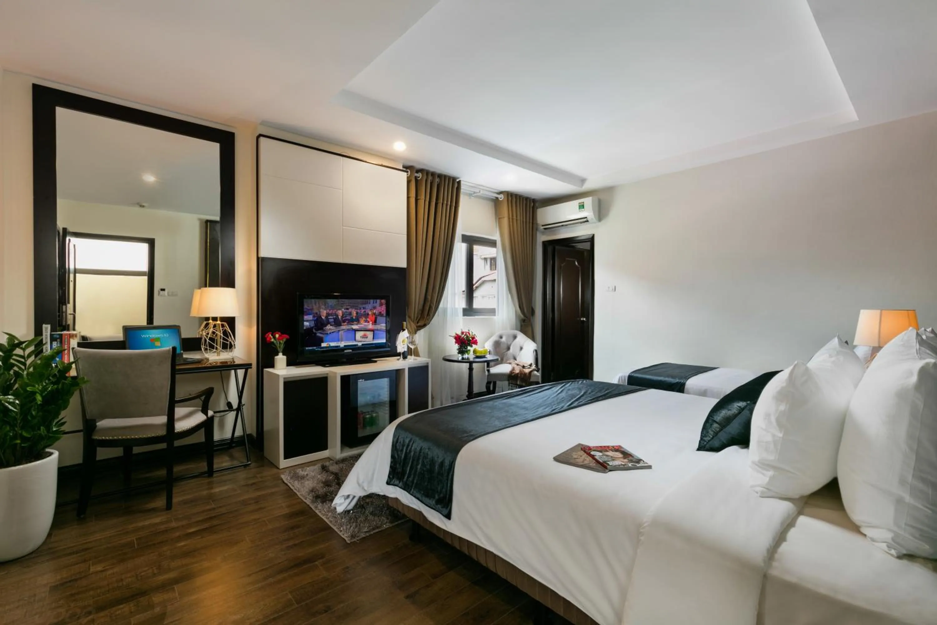 Property building, Bed in La Santé Hotel & Spa