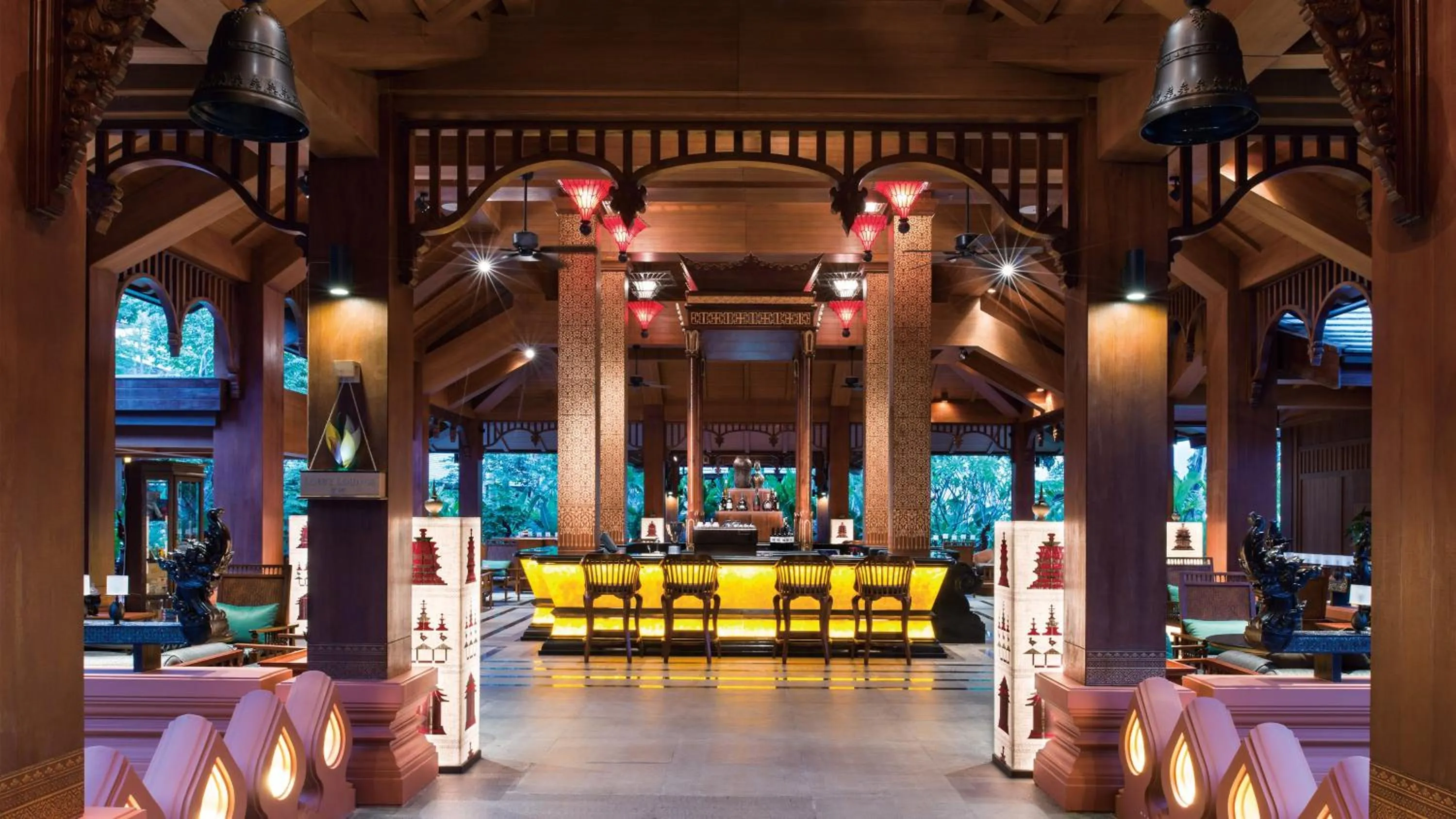 Lounge or bar in InterContinental Xishuangbanna Resort by IHG