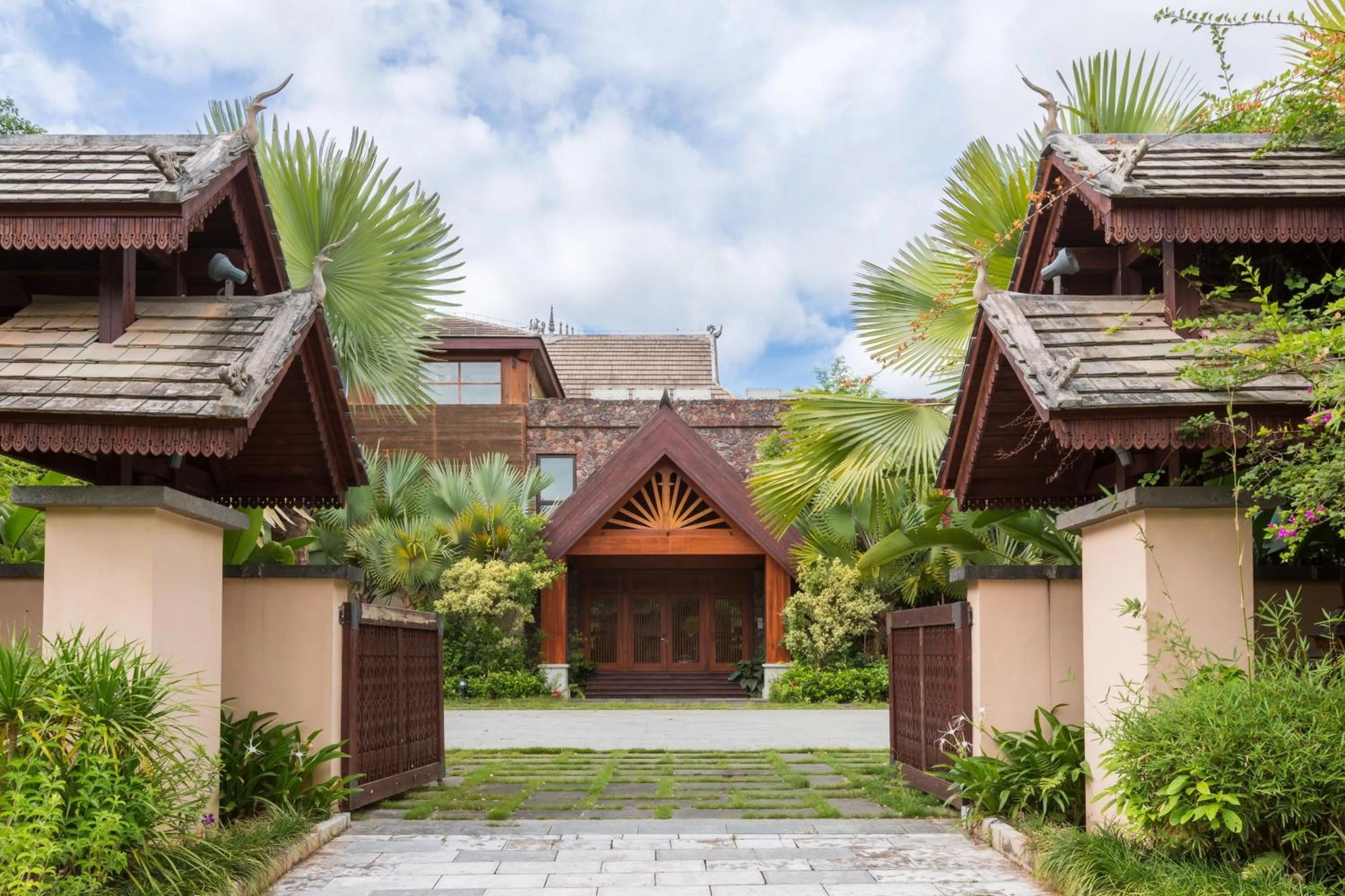 Photo of the whole room in InterContinental Xishuangbanna Resort by IHG