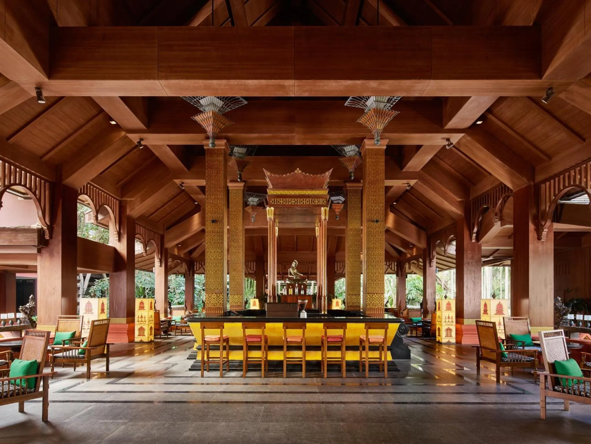 Lounge or bar in InterContinental Xishuangbanna Resort by IHG