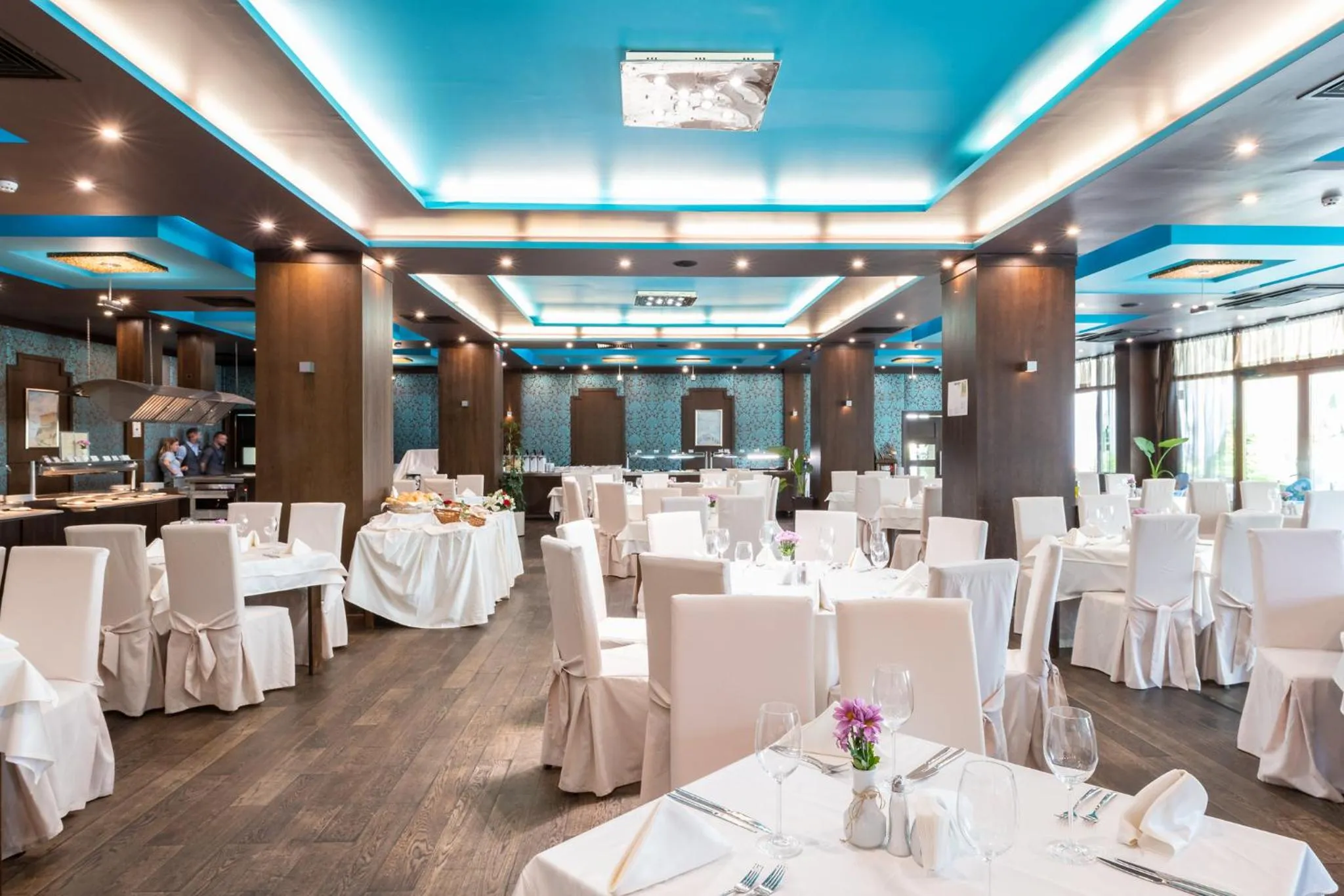 Restaurant/places to eat in Garden of Eden Complex