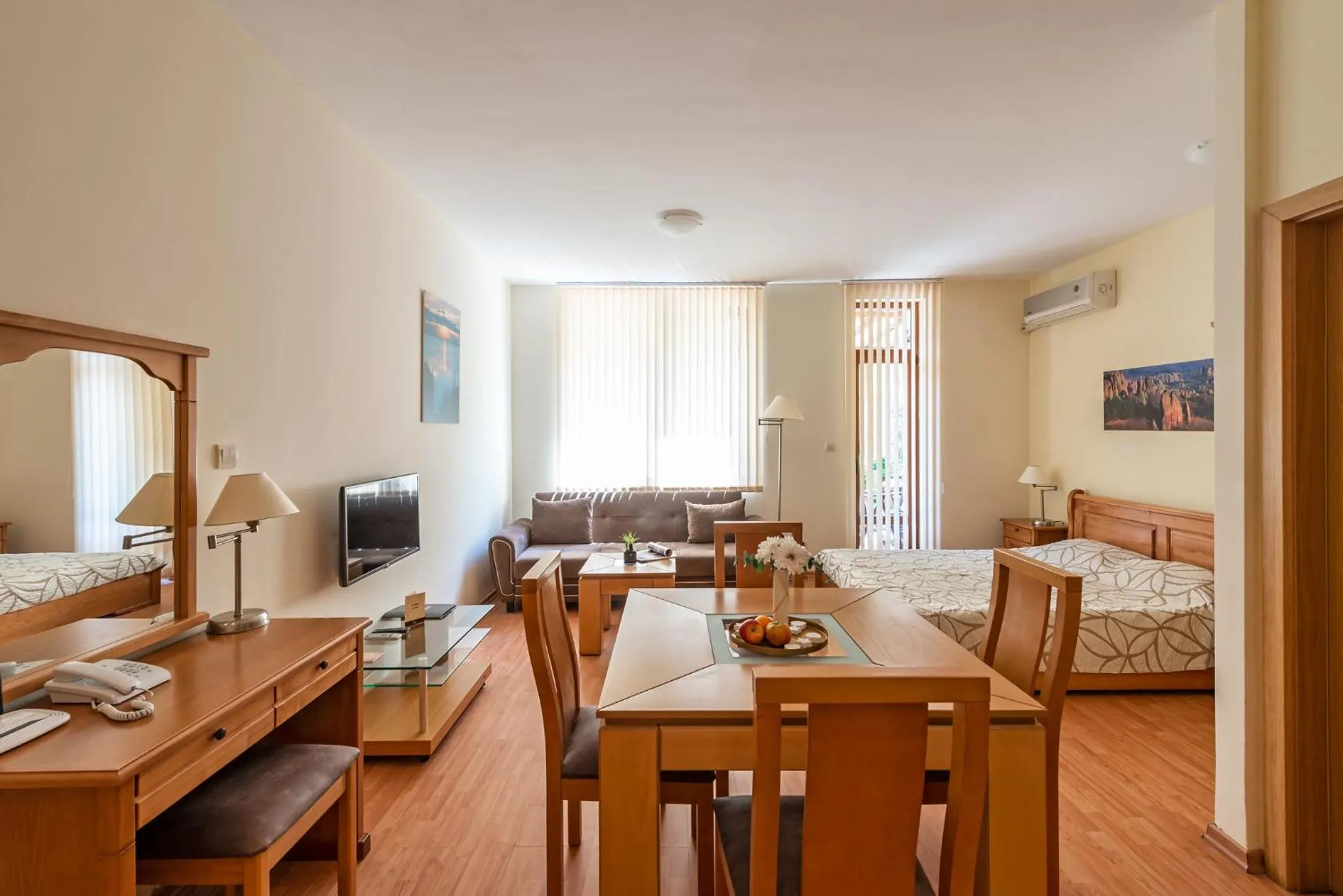 Living room, Bed in Garden of Eden Complex