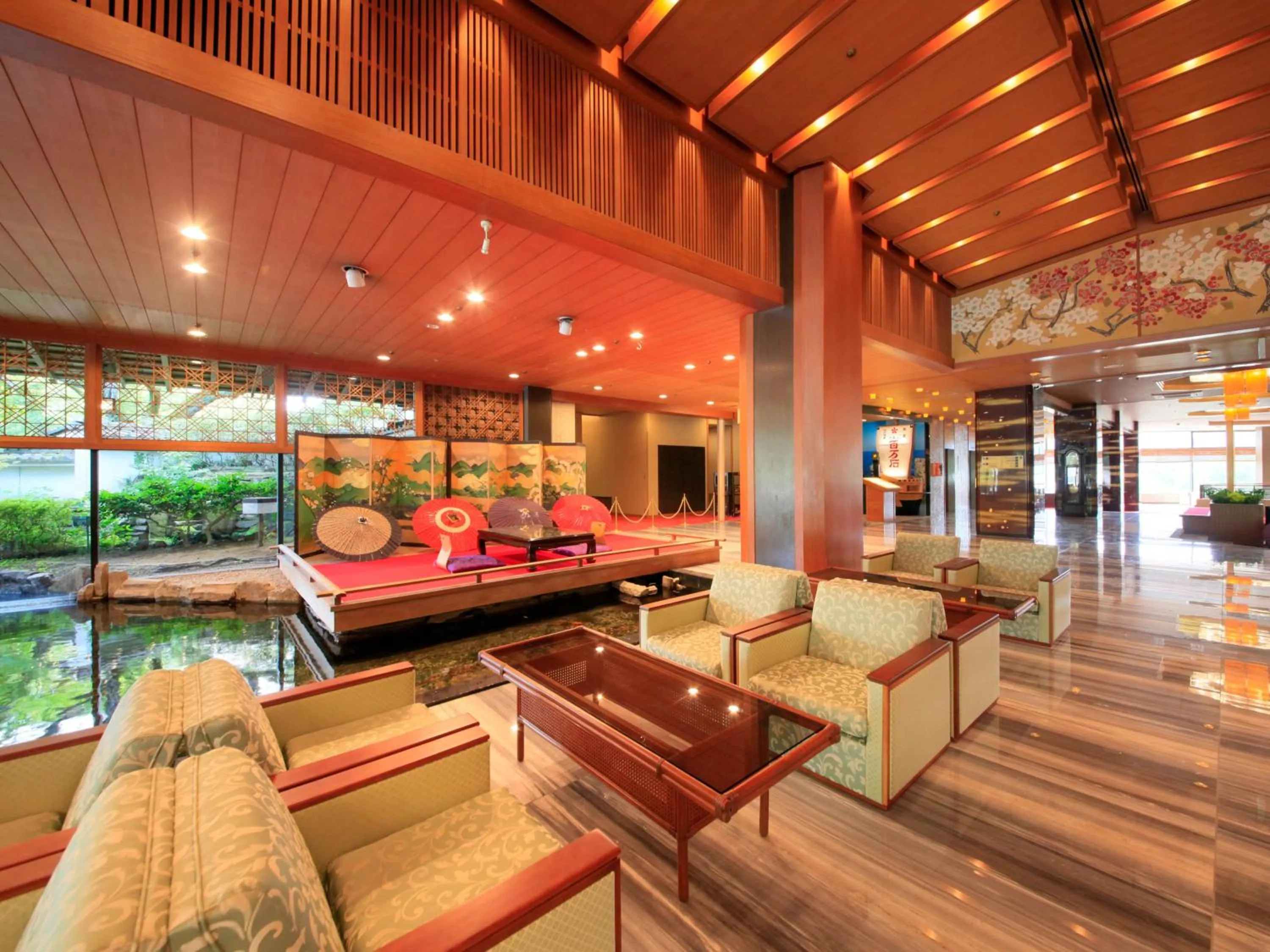 Lobby or reception in Yamashiro Onsen Miyabi no Yado Kaga Hyakumangoku