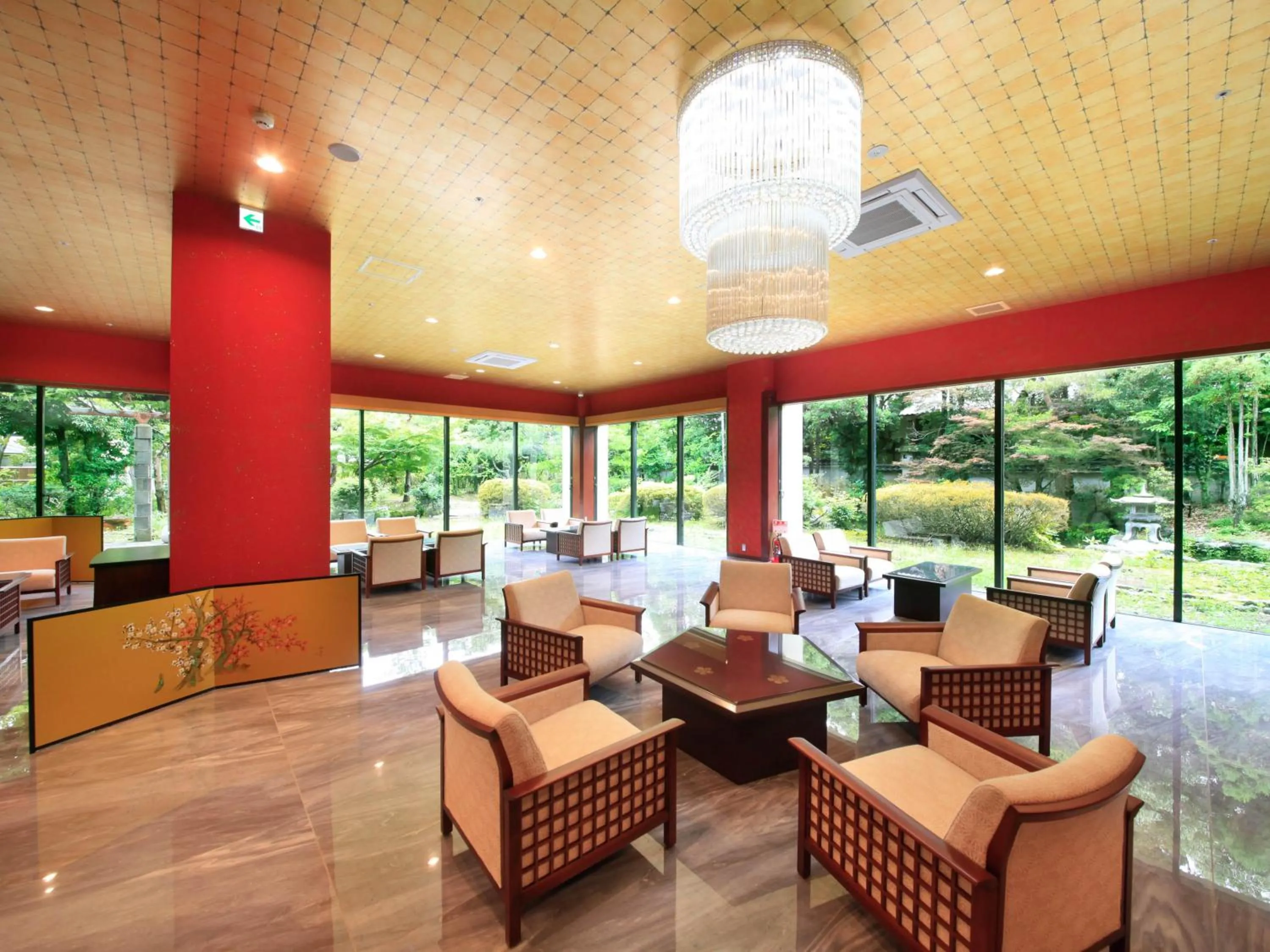 Lobby or reception in Yamashiro Onsen Miyabi no Yado Kaga Hyakumangoku