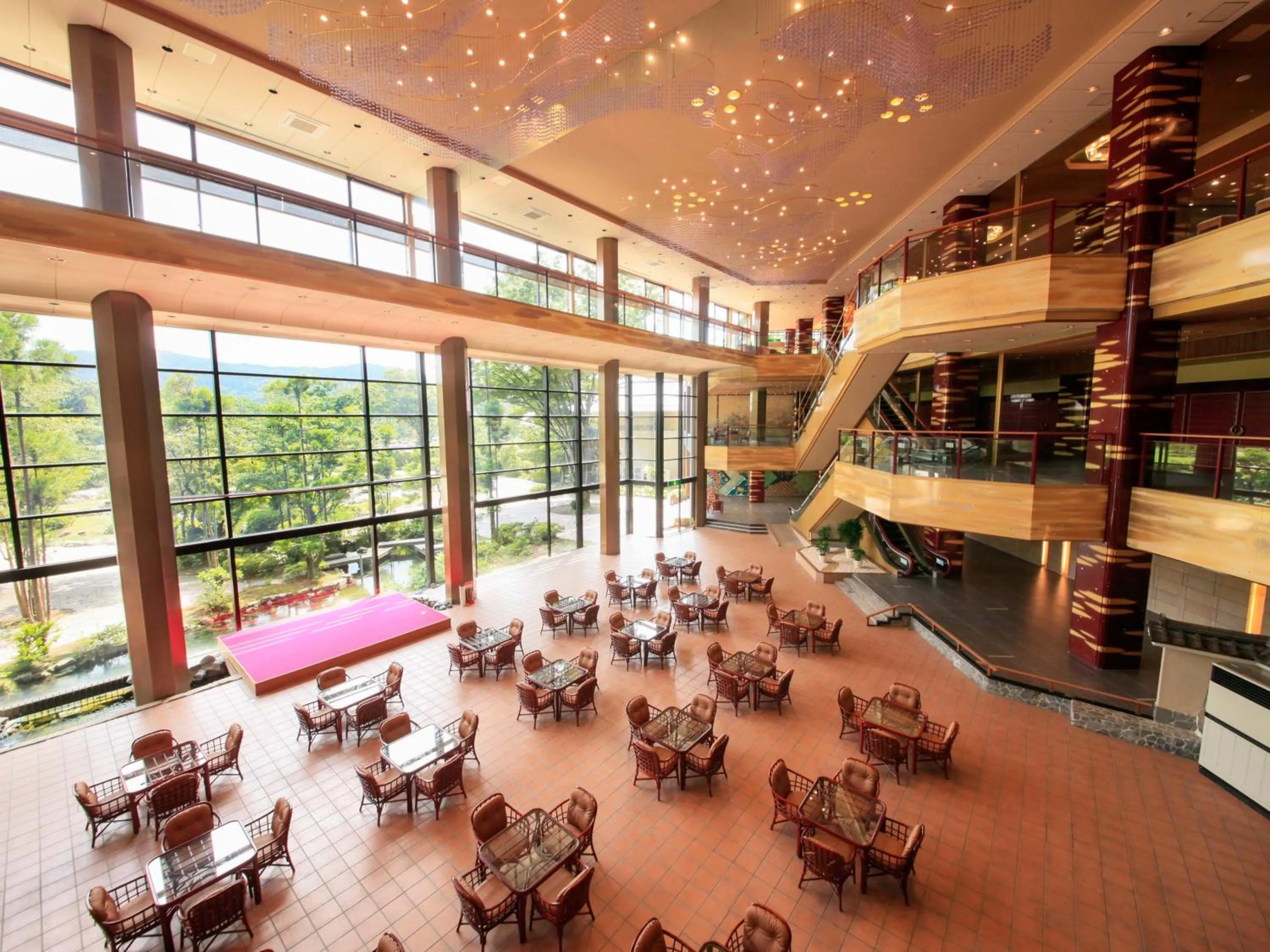 Lobby or reception in Yamashiro Onsen Miyabi no Yado Kaga Hyakumangoku