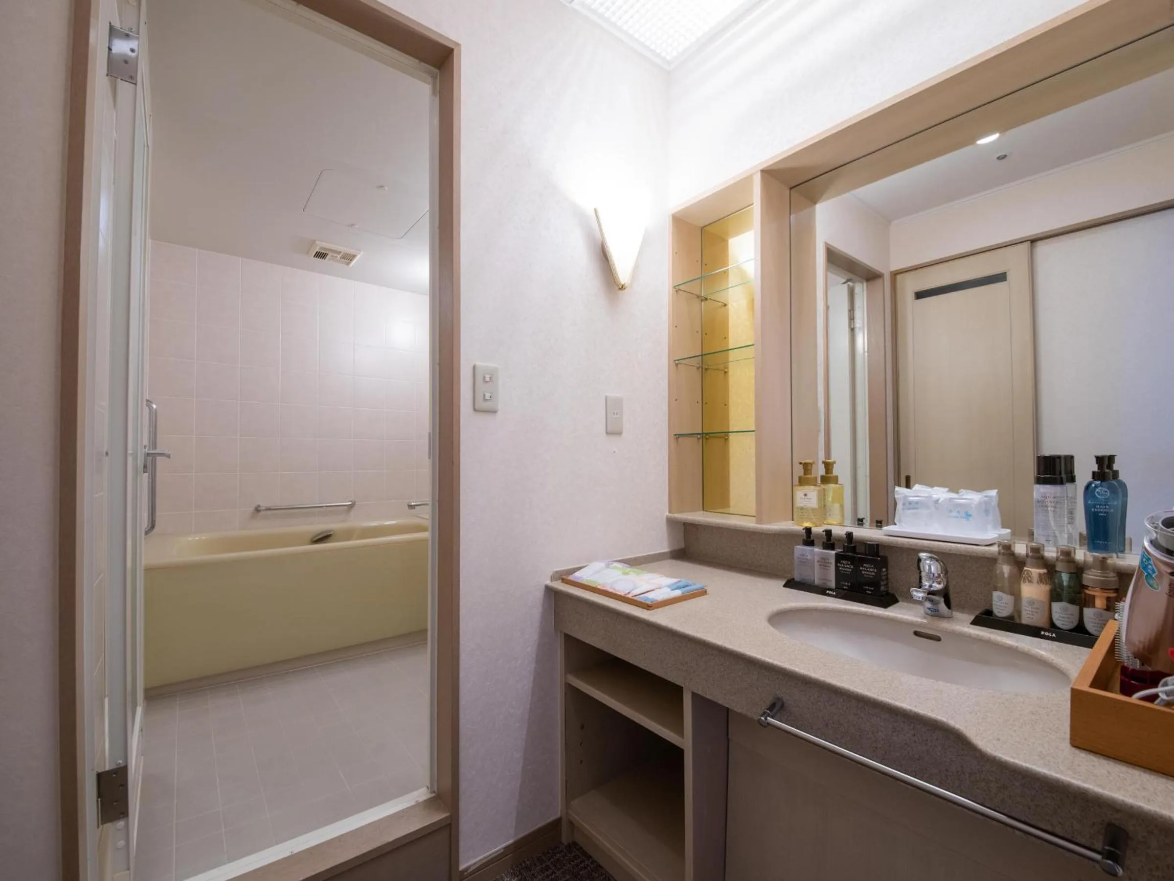 Yamashiro Onsen Miyabi no Yado Kaga Hyakumangoku