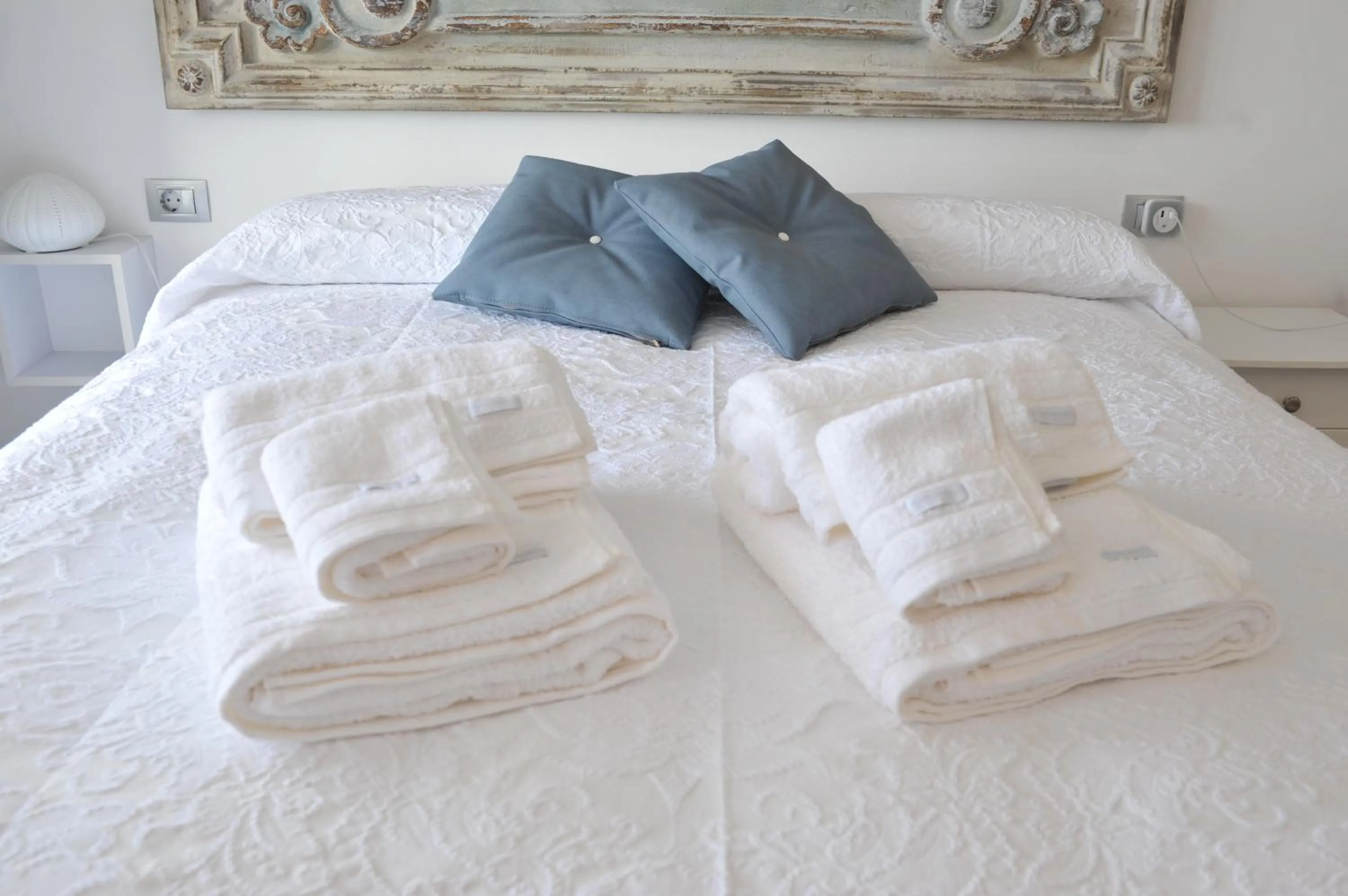 Bedroom, Bed in Sweet home deluxe