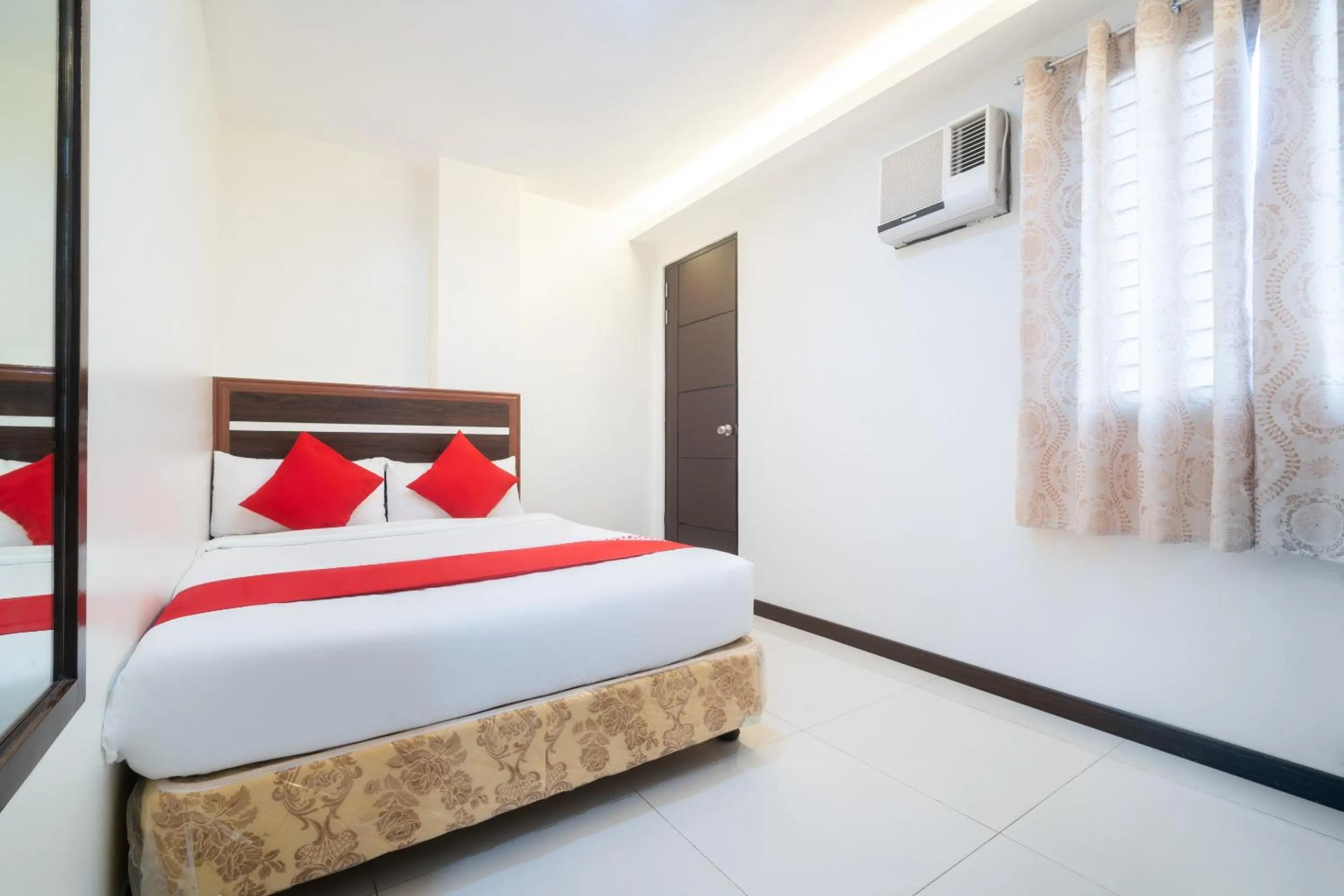 Bedroom in Circle-b Apartelle & Suites