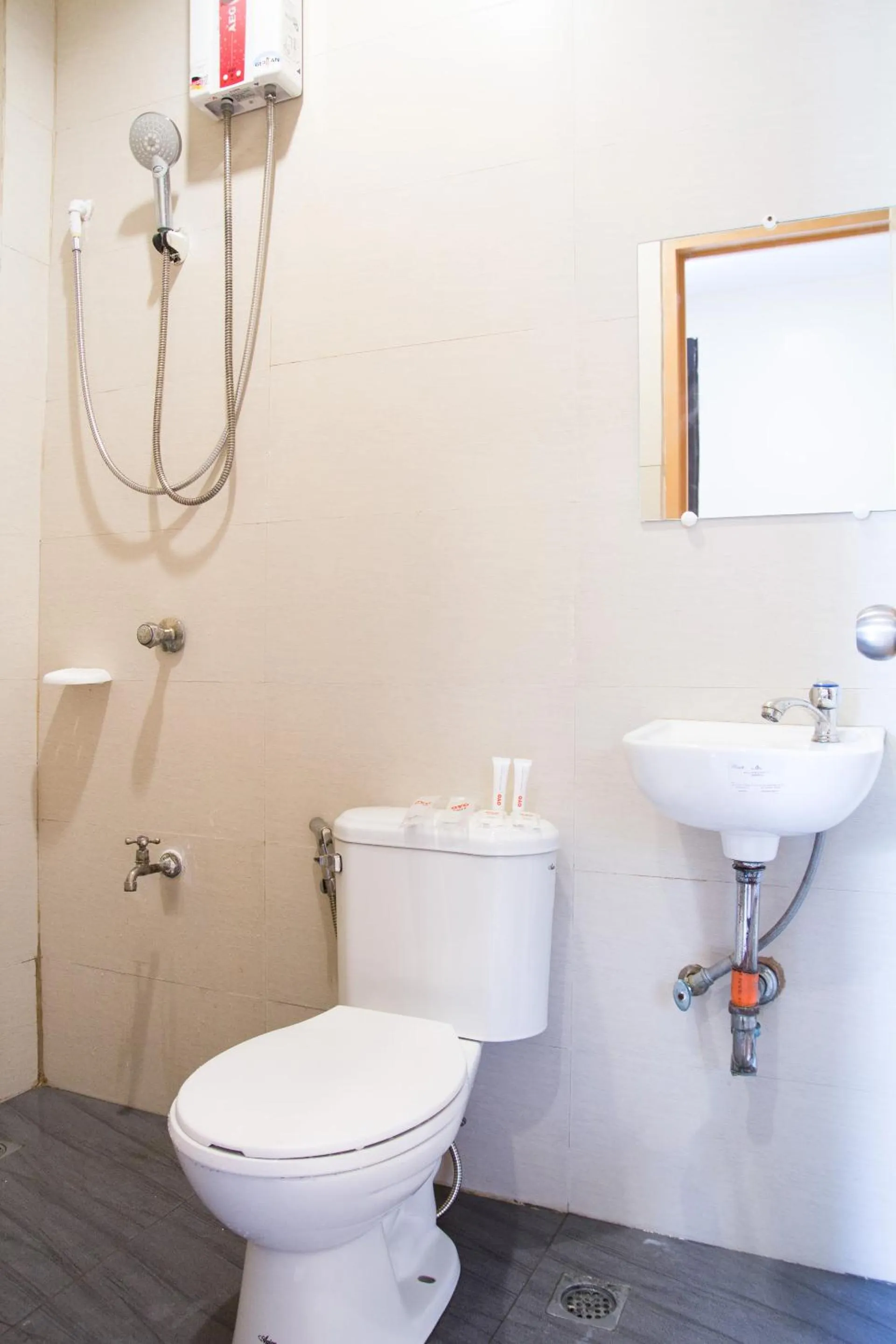 Circle-b Apartelle & Suites