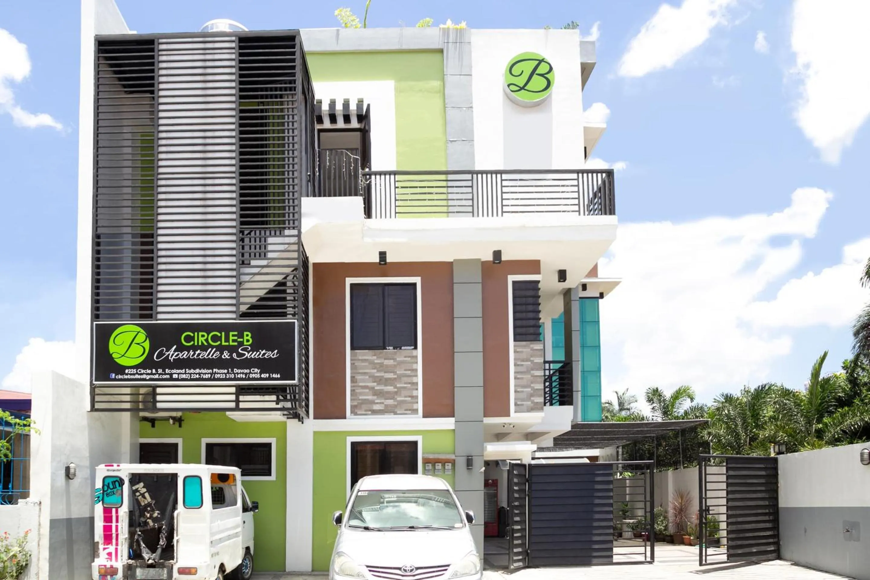 Facade/entrance in Circle-b Apartelle & Suites