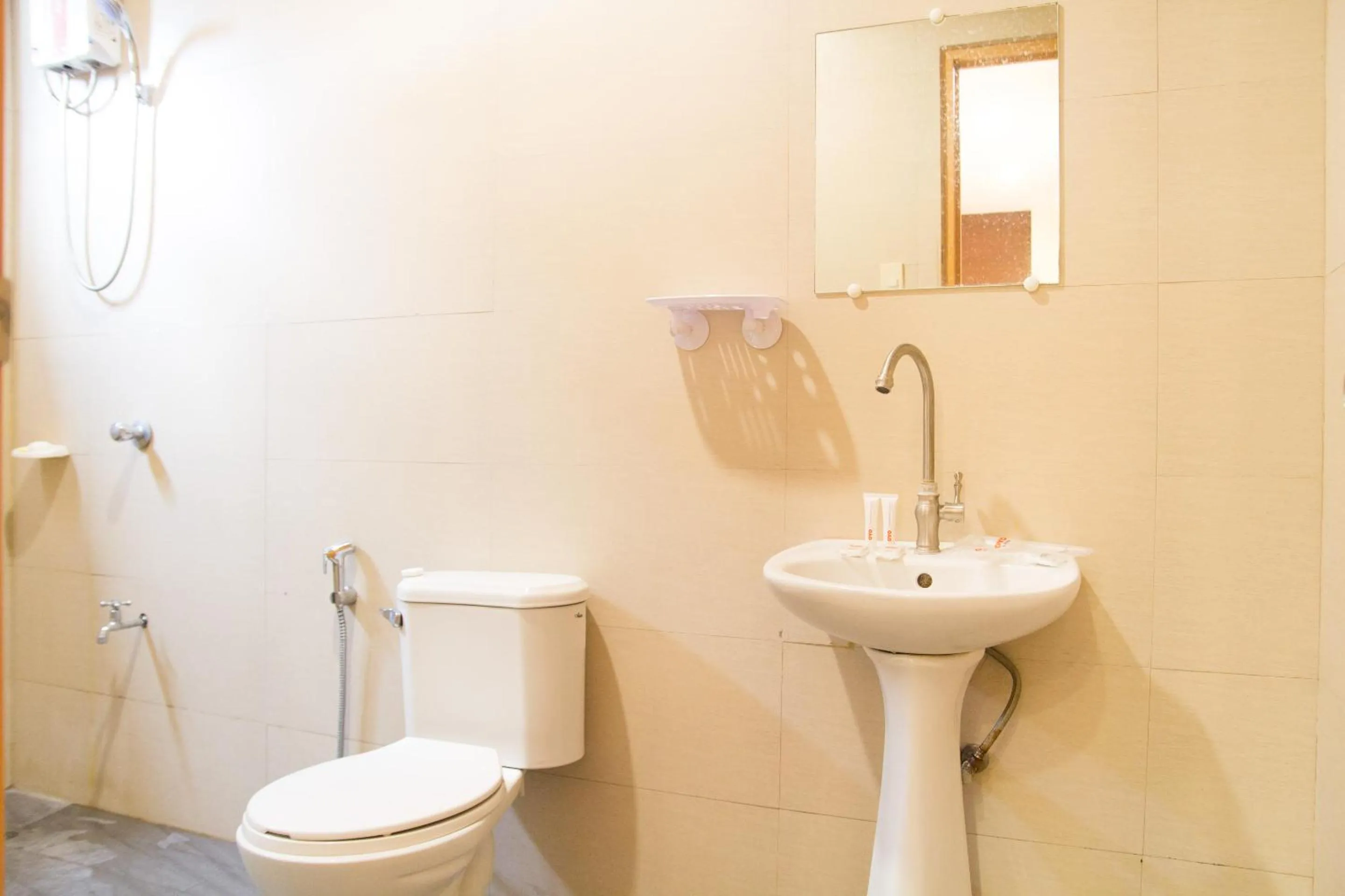 Circle-b Apartelle & Suites