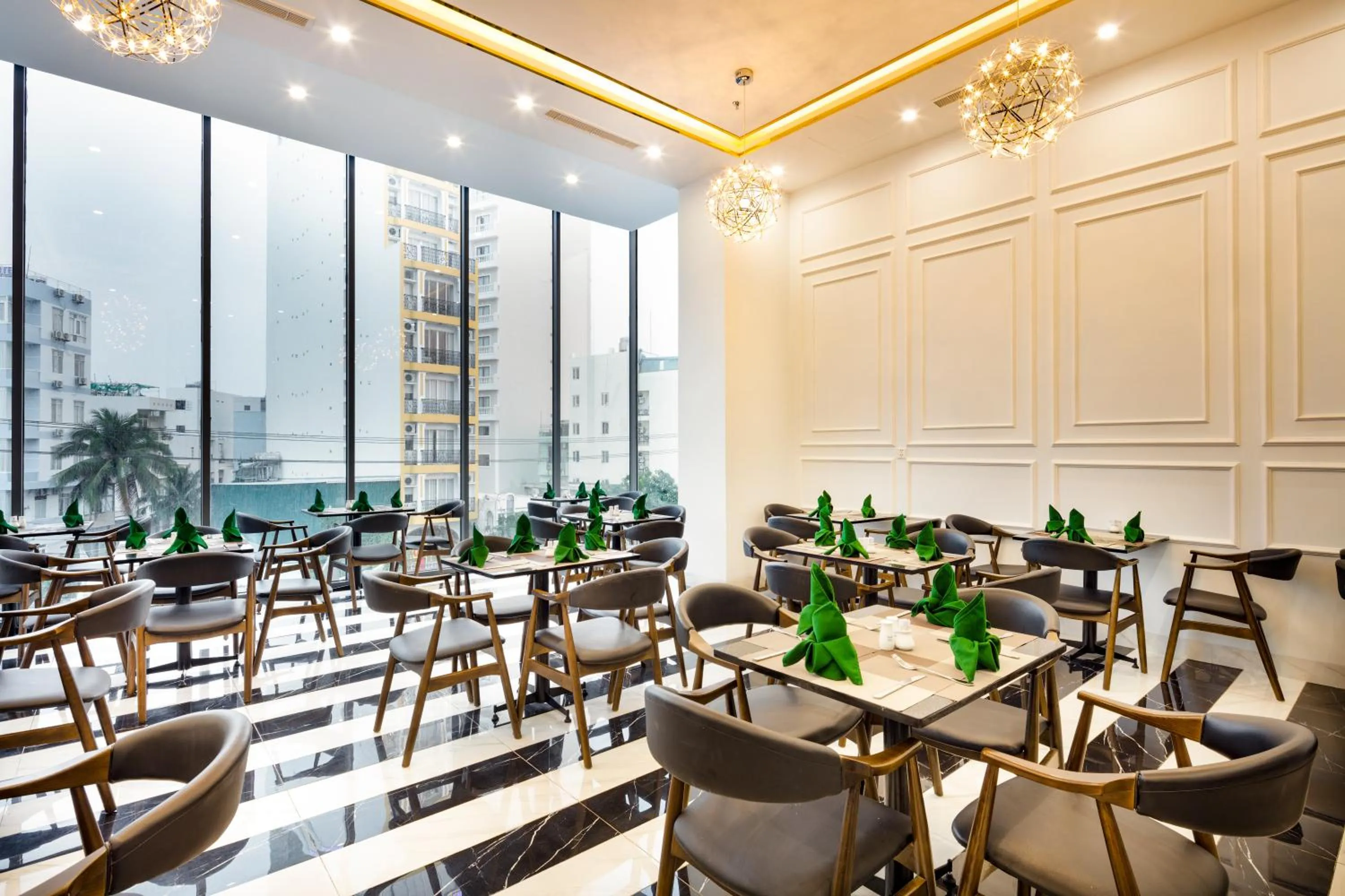 Restaurant/places to eat in Crown Hotel Nha Trang