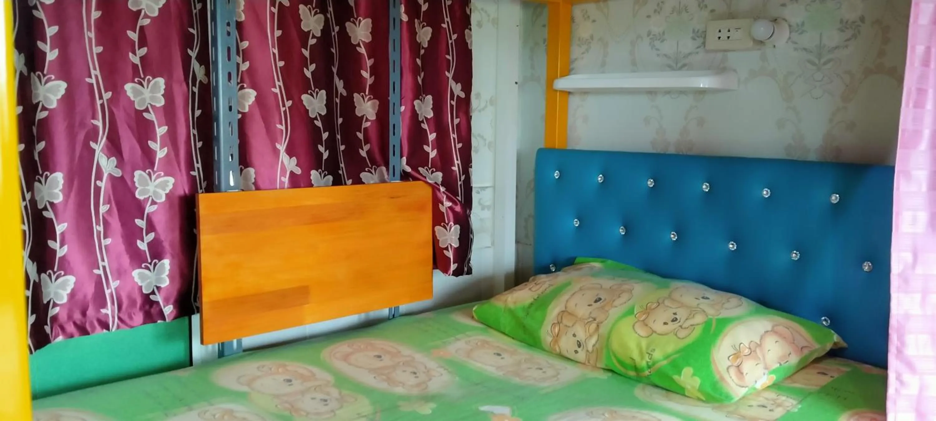Bed in RuengsriSiri Guesthouse