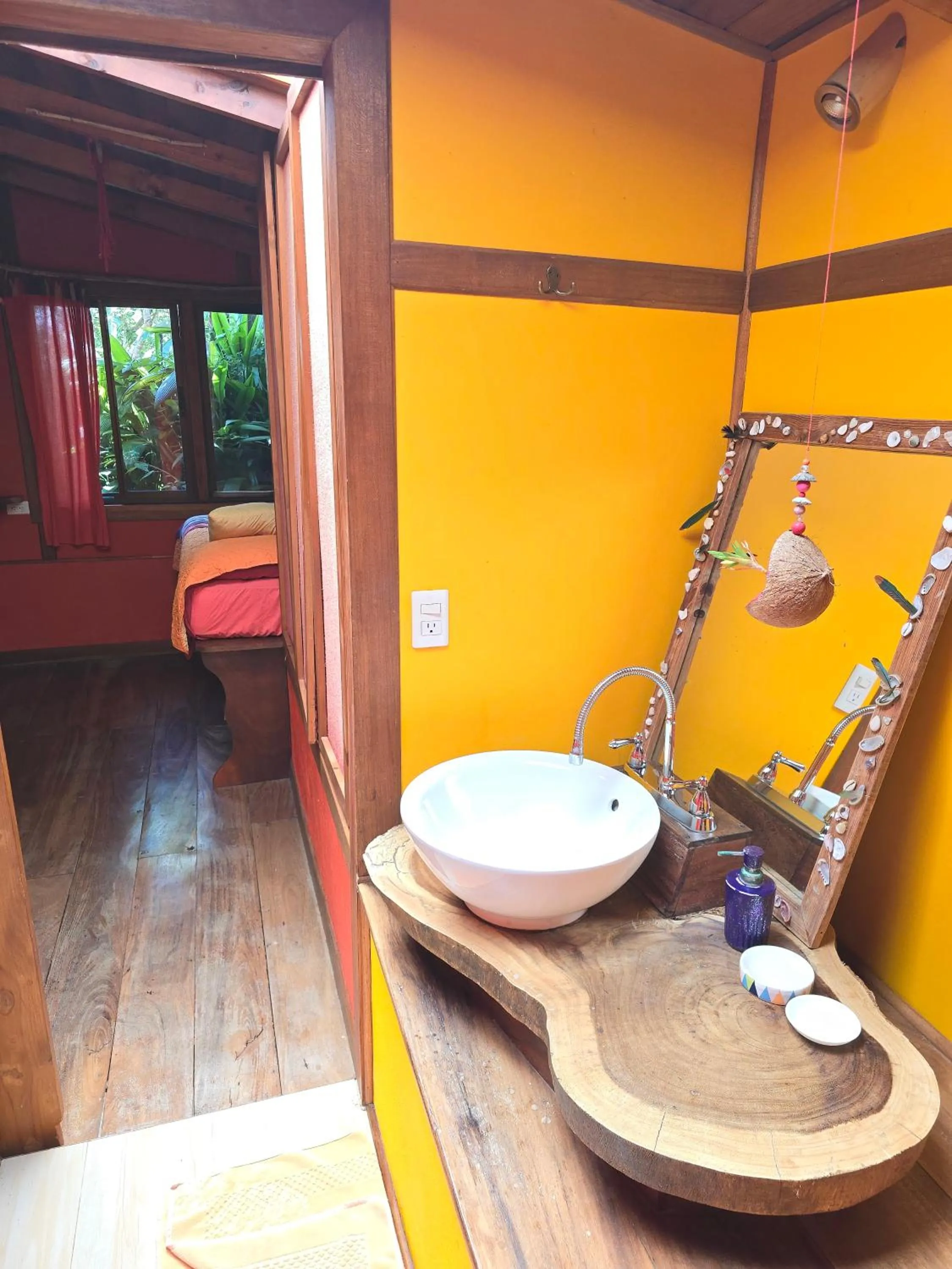 Bathroom, Bed in El Sol Monteverde