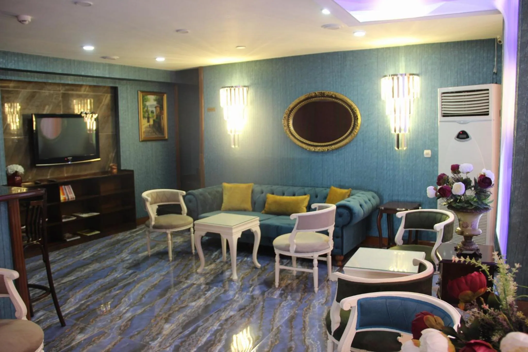 Lobby or reception in Kaya Madrid Hotel