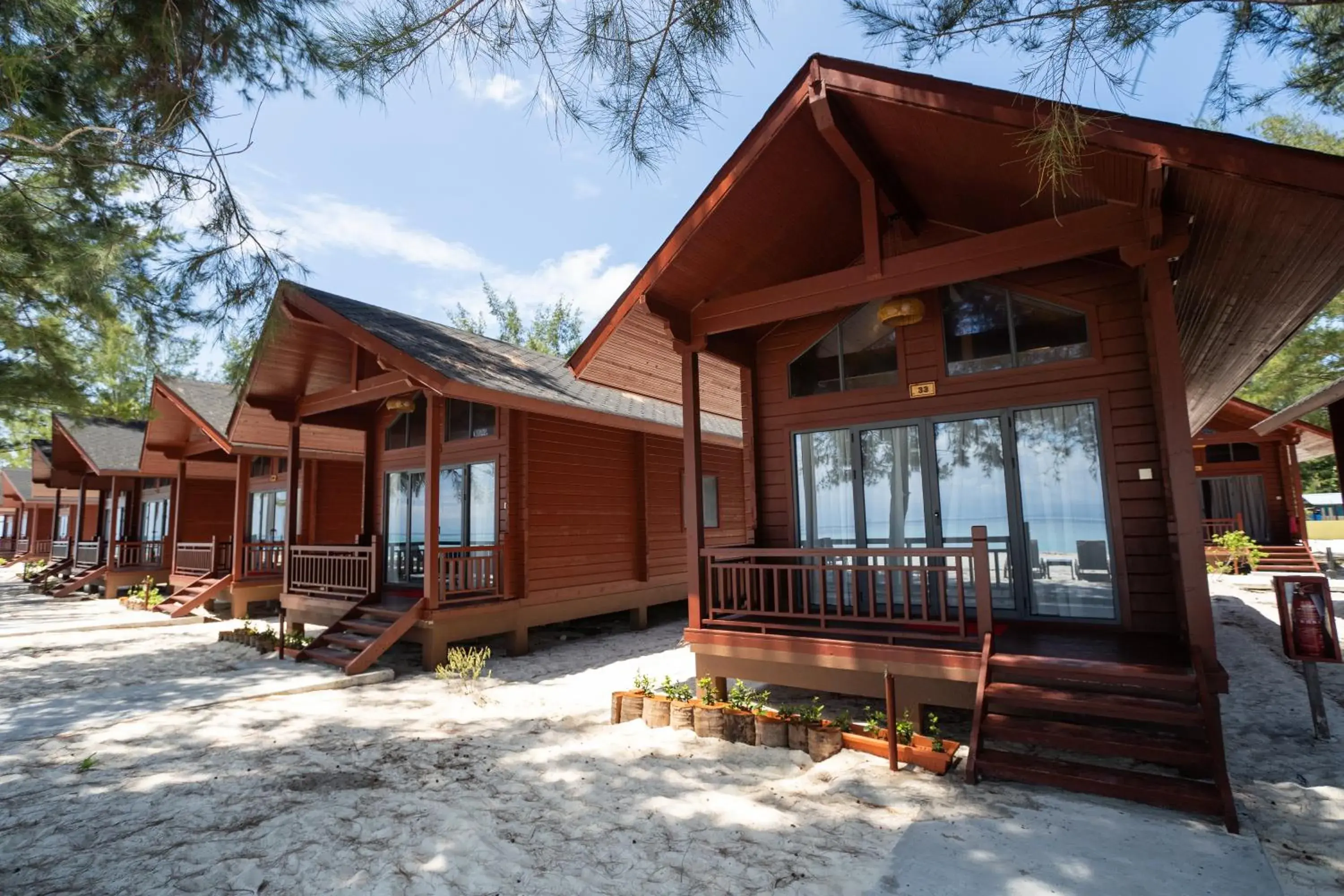 SEA TRANSFER INCLUDED - Premium Chalet King in Sutera at Mantanani Island Resort & Spa SEA TRANSFER INCLUDED - Premium Chalet King in Sutera at Mantanani Island Resort & Spa