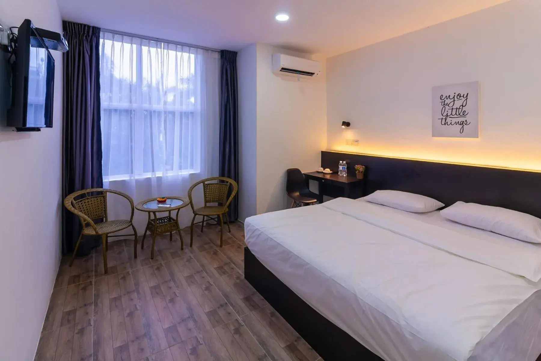 Deluxe King Room in Tambun Warm Hotel Deluxe King Room in Tambun Warm Hotel