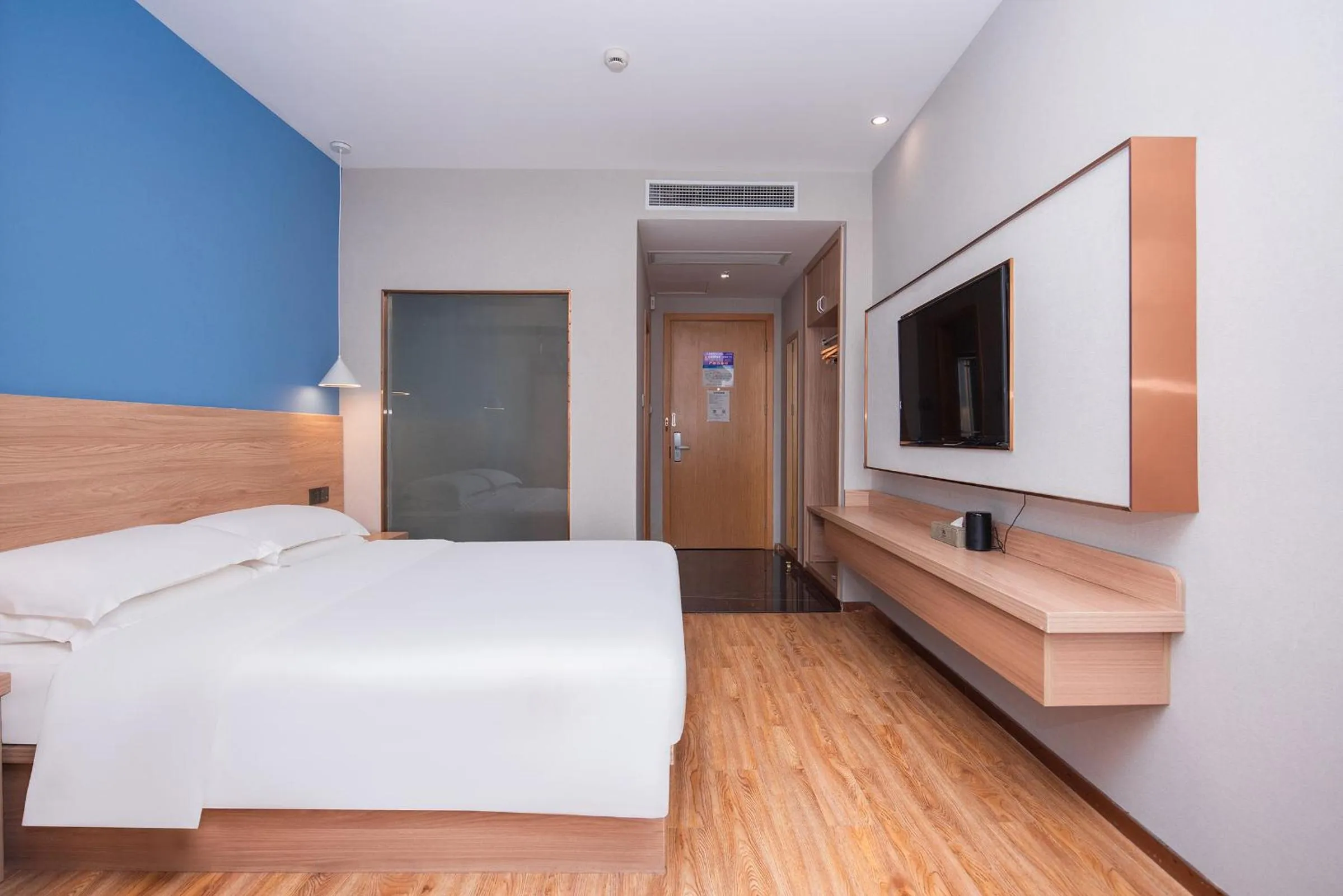 Bed in Future Shangju Hotel