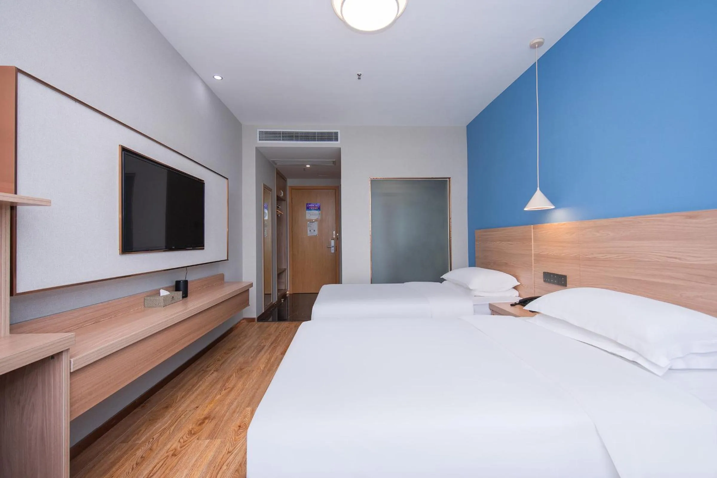 Bed in Future Shangju Hotel