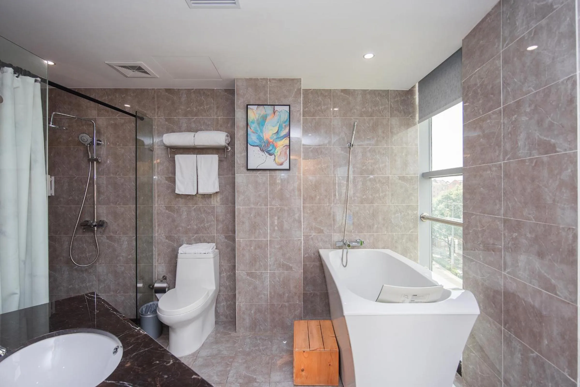 Shower in Future Shangju Hotel