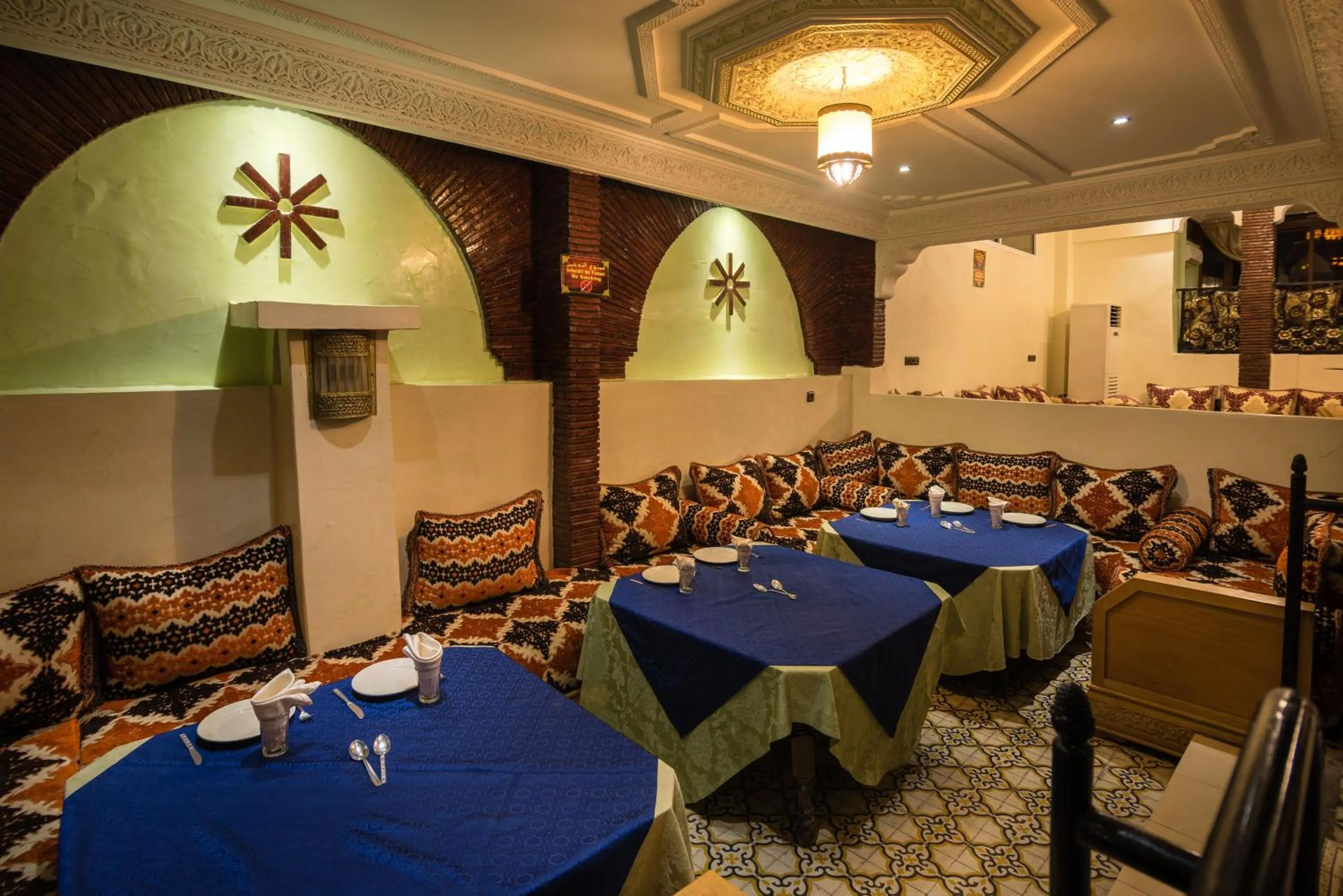 Restaurant/places to eat in Riad Omar