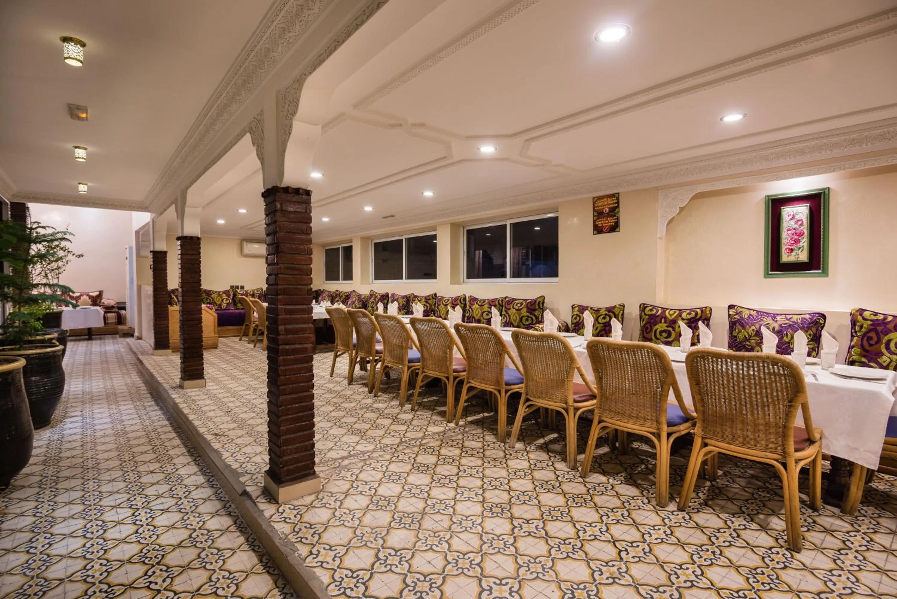 Restaurant/places to eat in Riad Omar