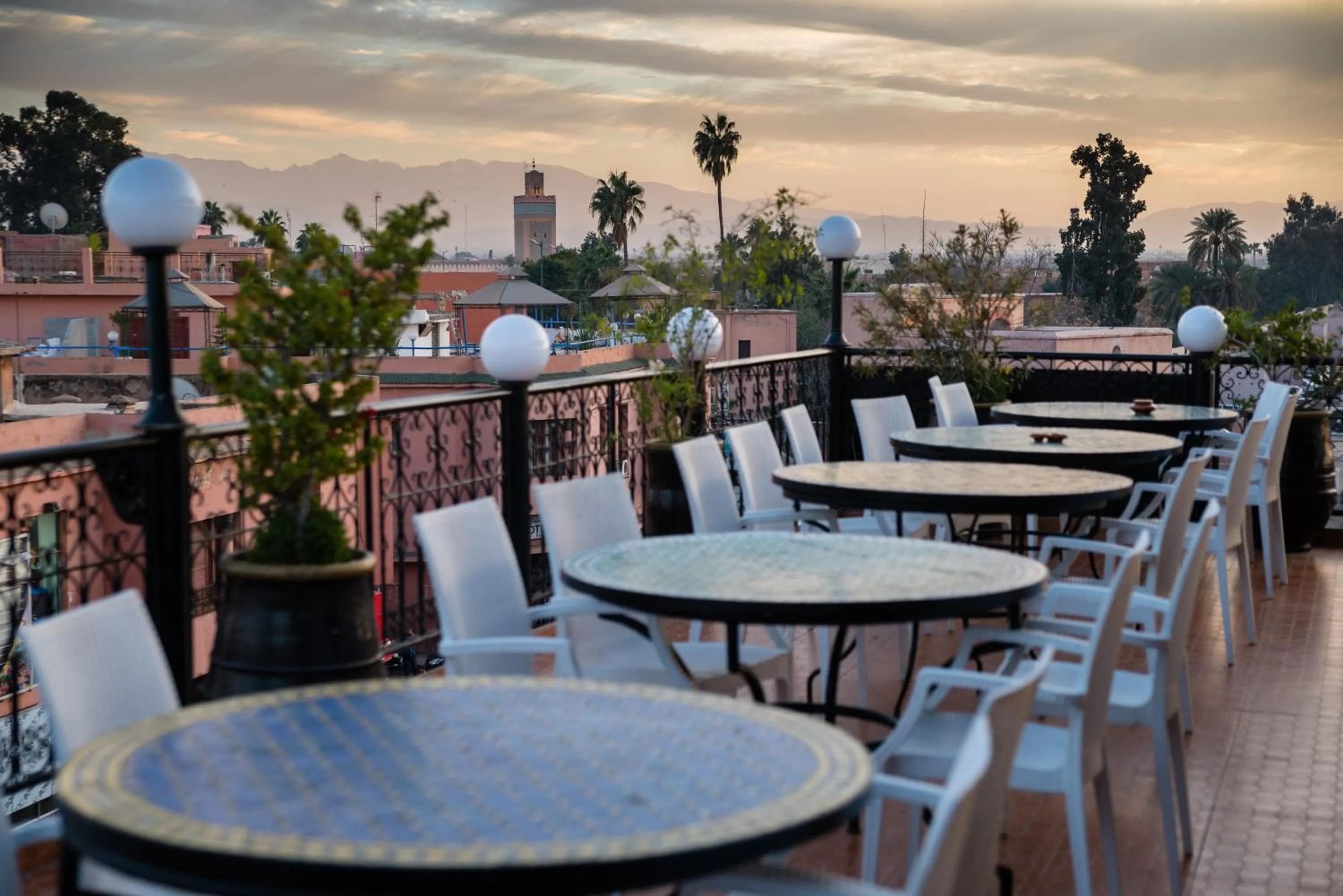 Restaurant/places to eat in Riad Omar