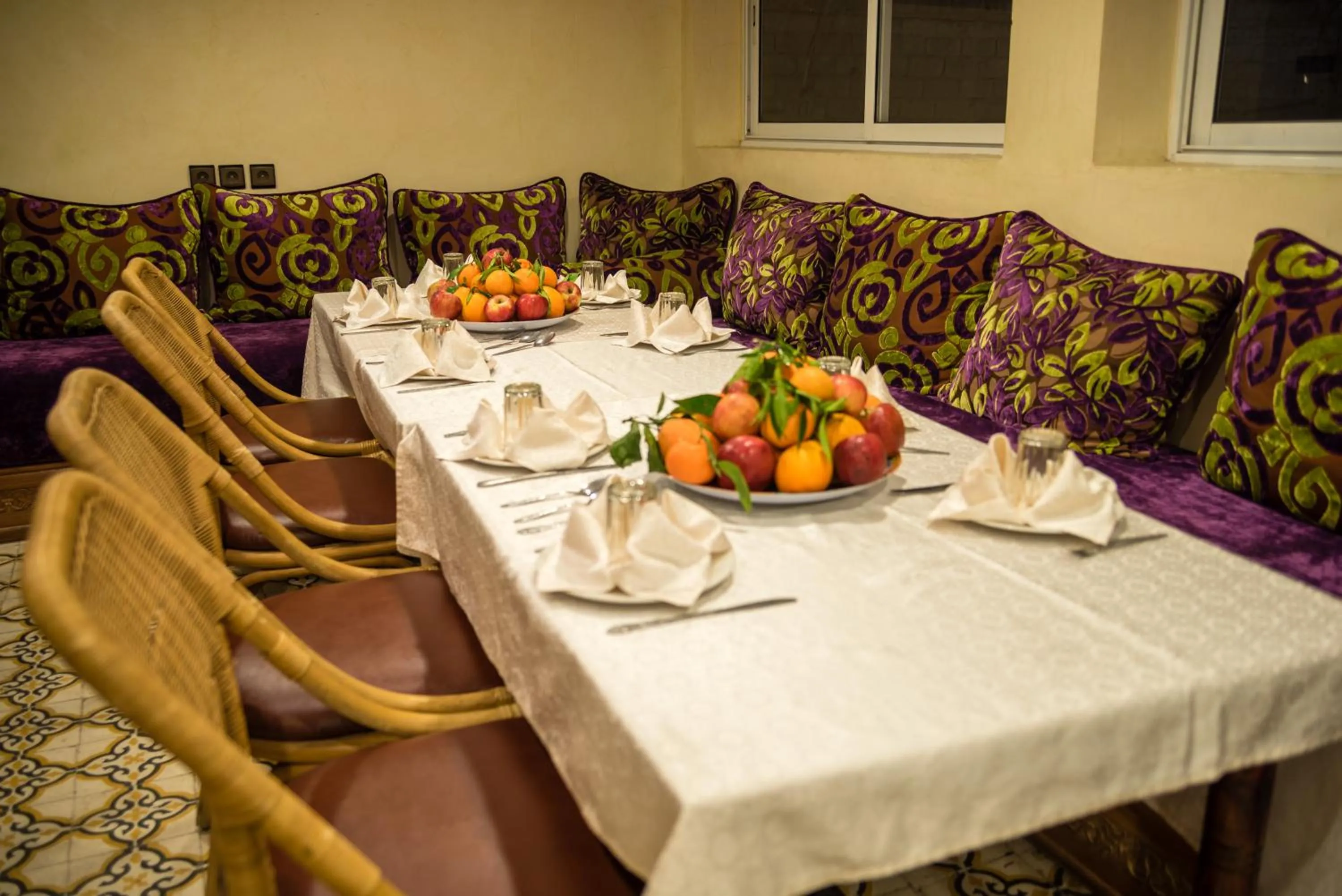 Restaurant/places to eat in Riad Omar