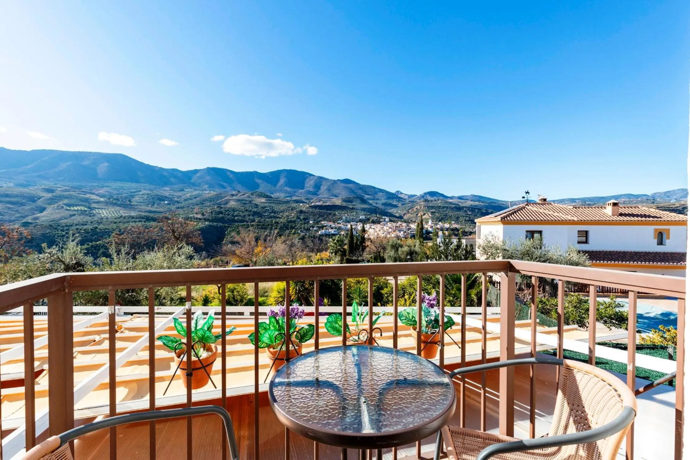 Hostal y Apartamento Rural Los Naranjos