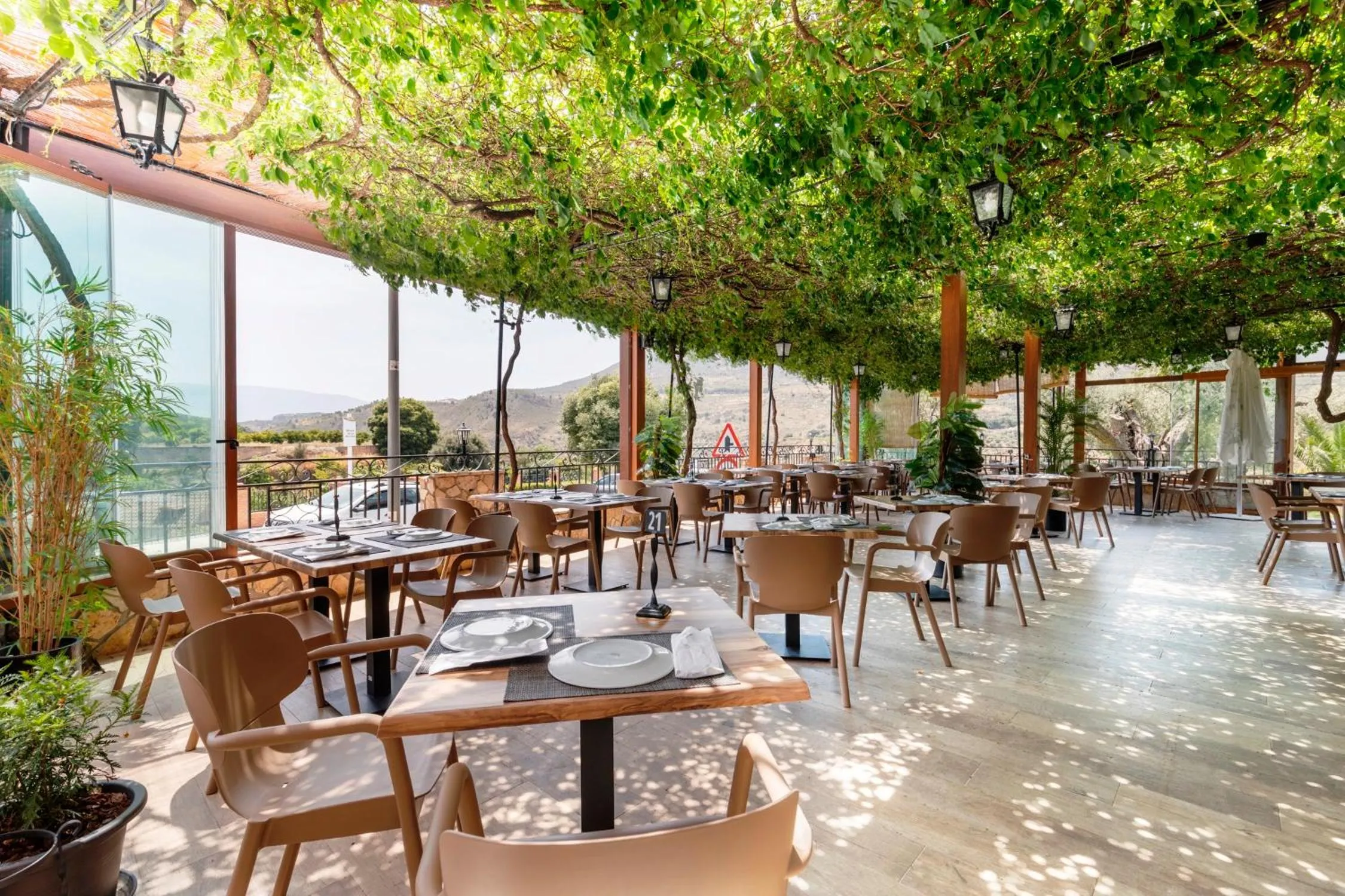 Restaurant/places to eat in Hostal y Apartamento Rural Los Naranjos