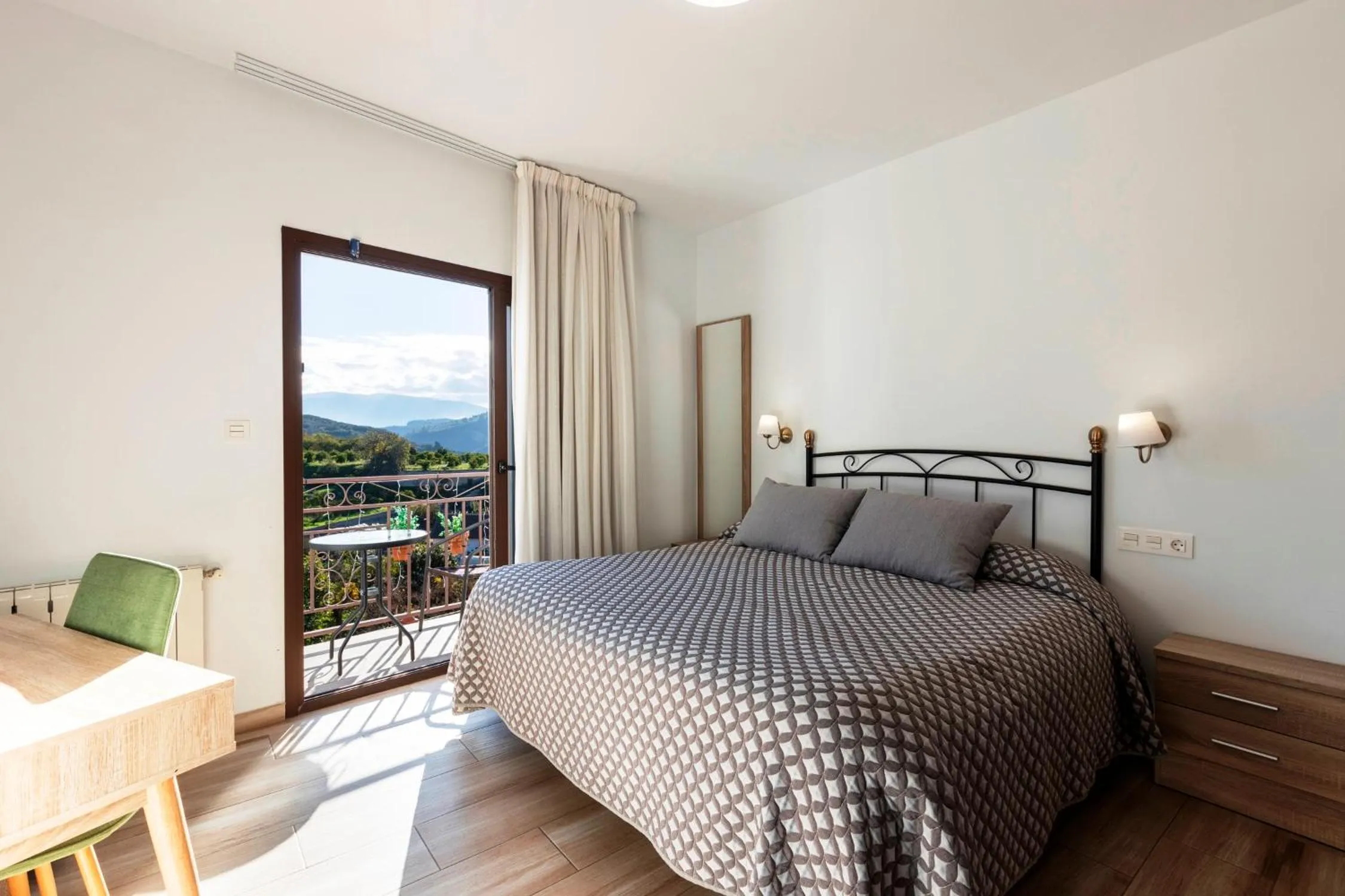 Bed in Hostal y Apartamento Rural Los Naranjos