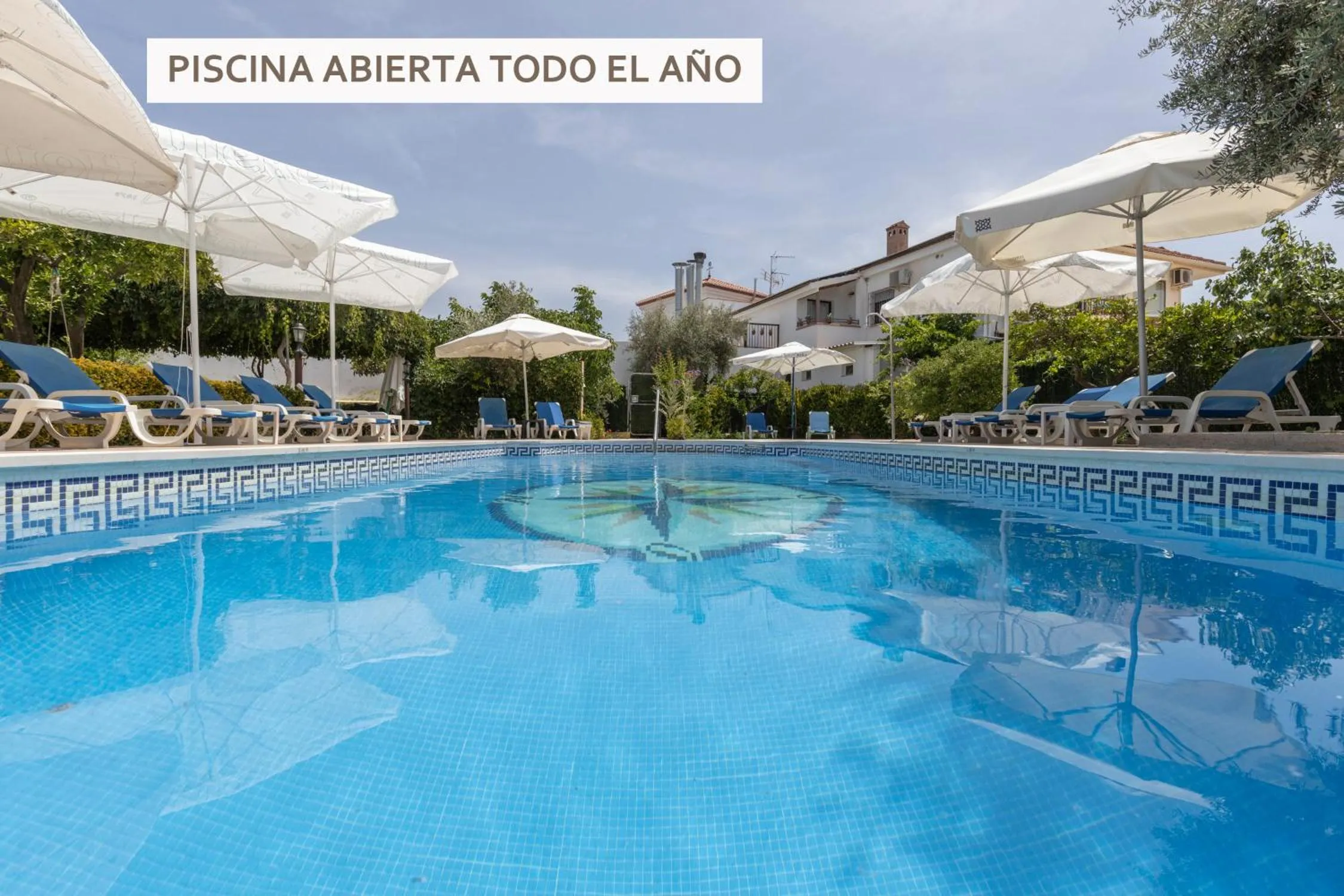 Swimming pool in Hostal y Apartamento Rural Los Naranjos