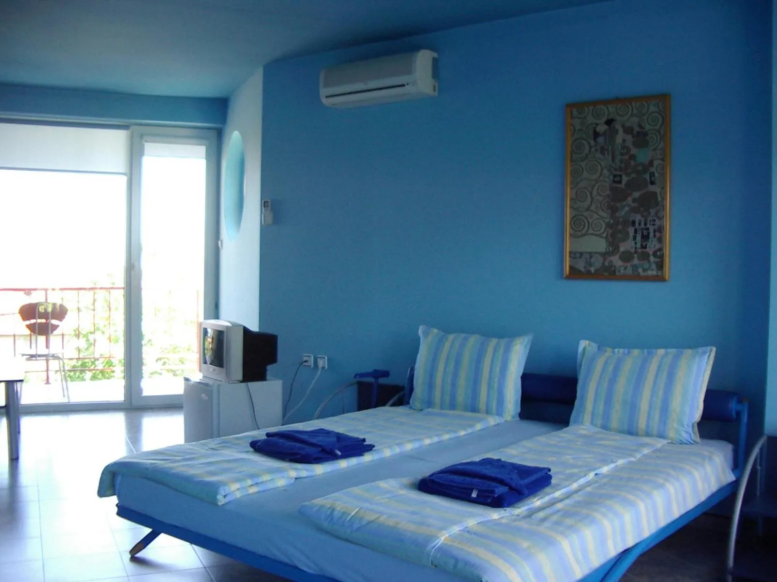 Photo of the whole room, Bed in The Colourful Mansion Hotel