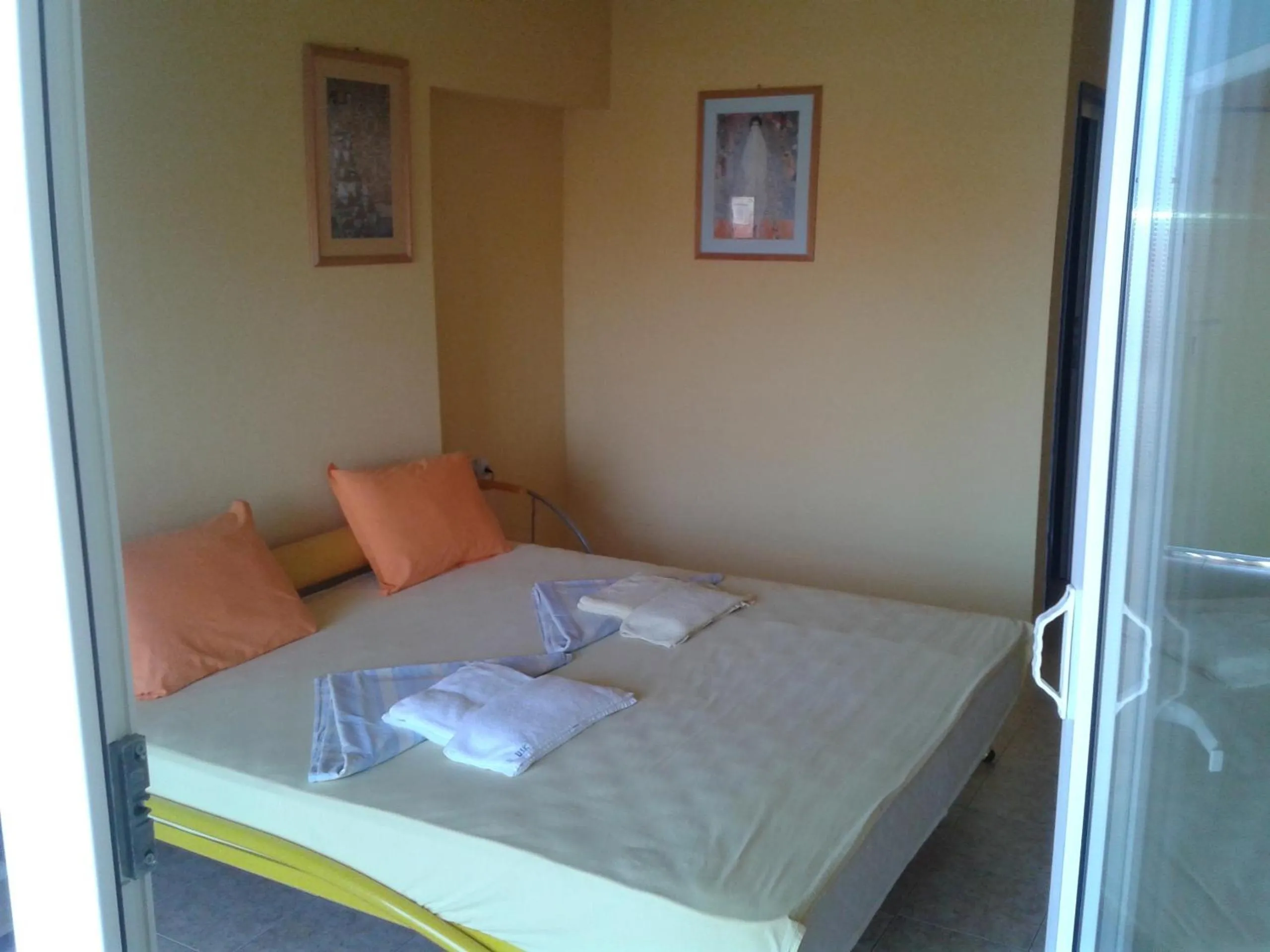 Bed in The Colourful Mansion Hotel