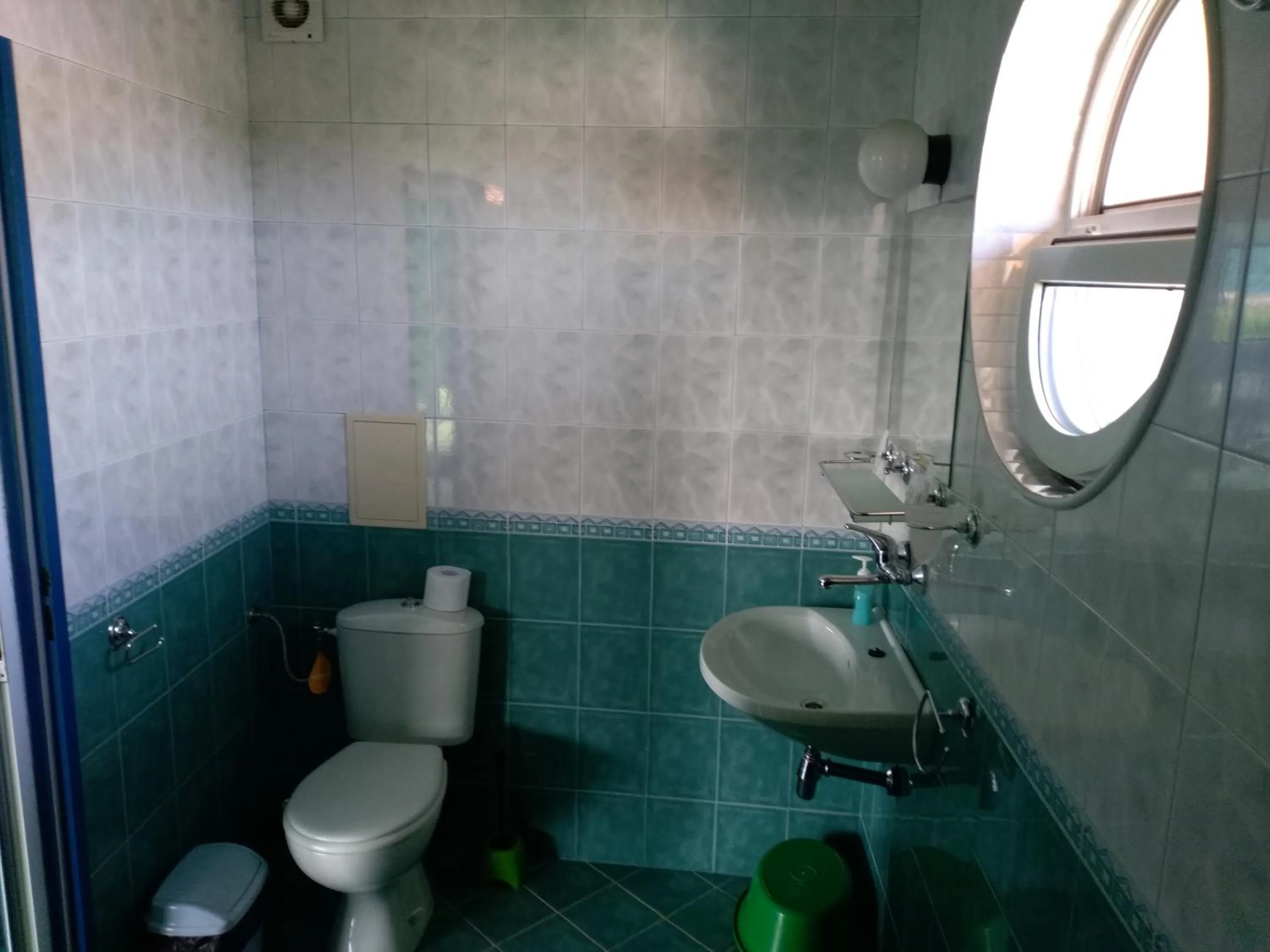 Toilet in The Colourful Mansion Hotel