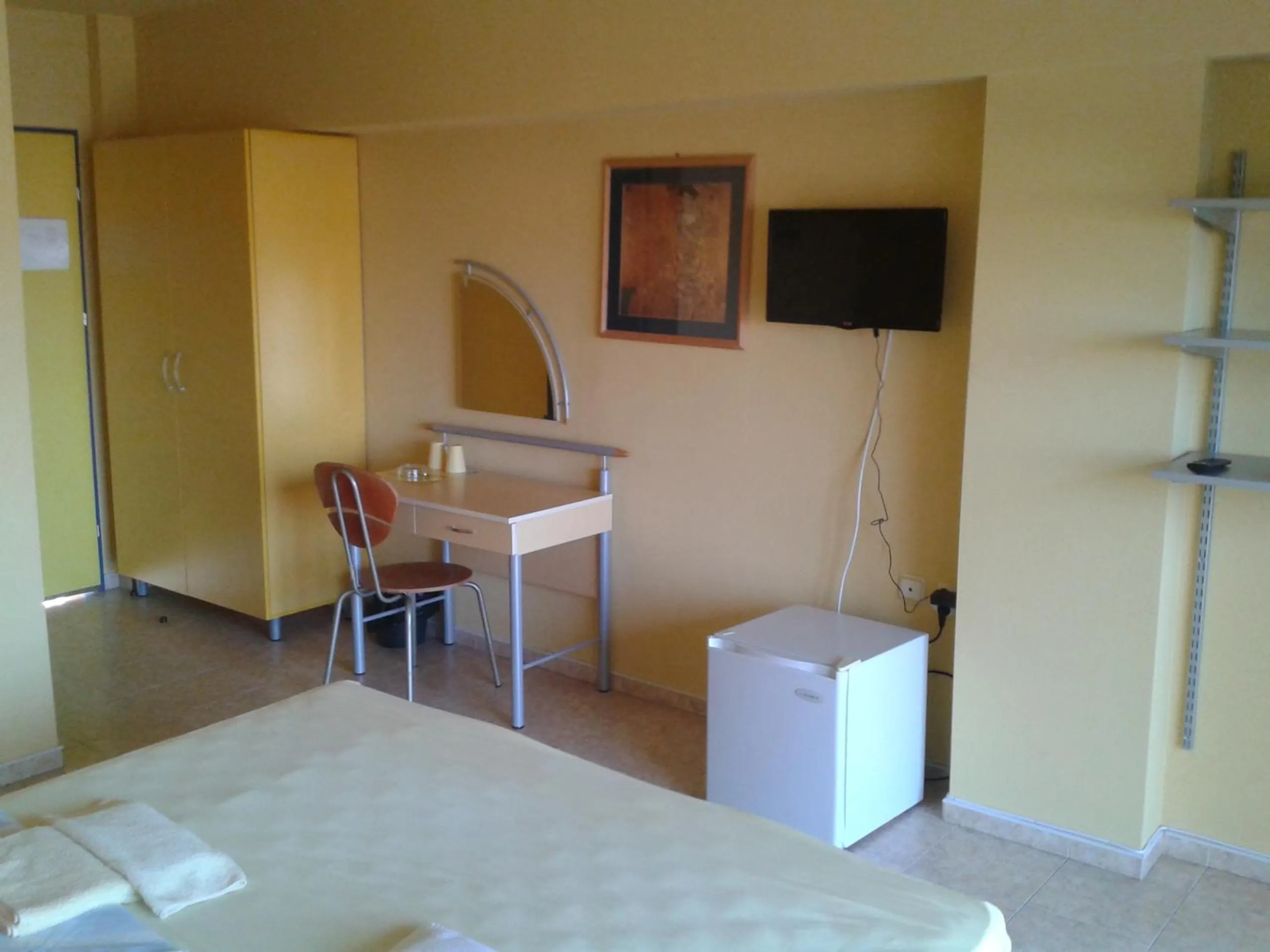 TV and multimedia, Bed in The Colourful Mansion Hotel