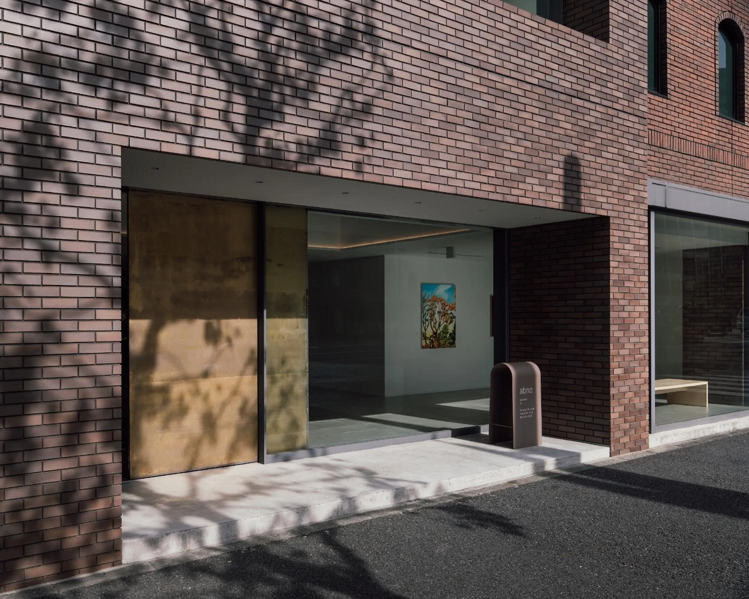 Facade/entrance in DDD HOTEL